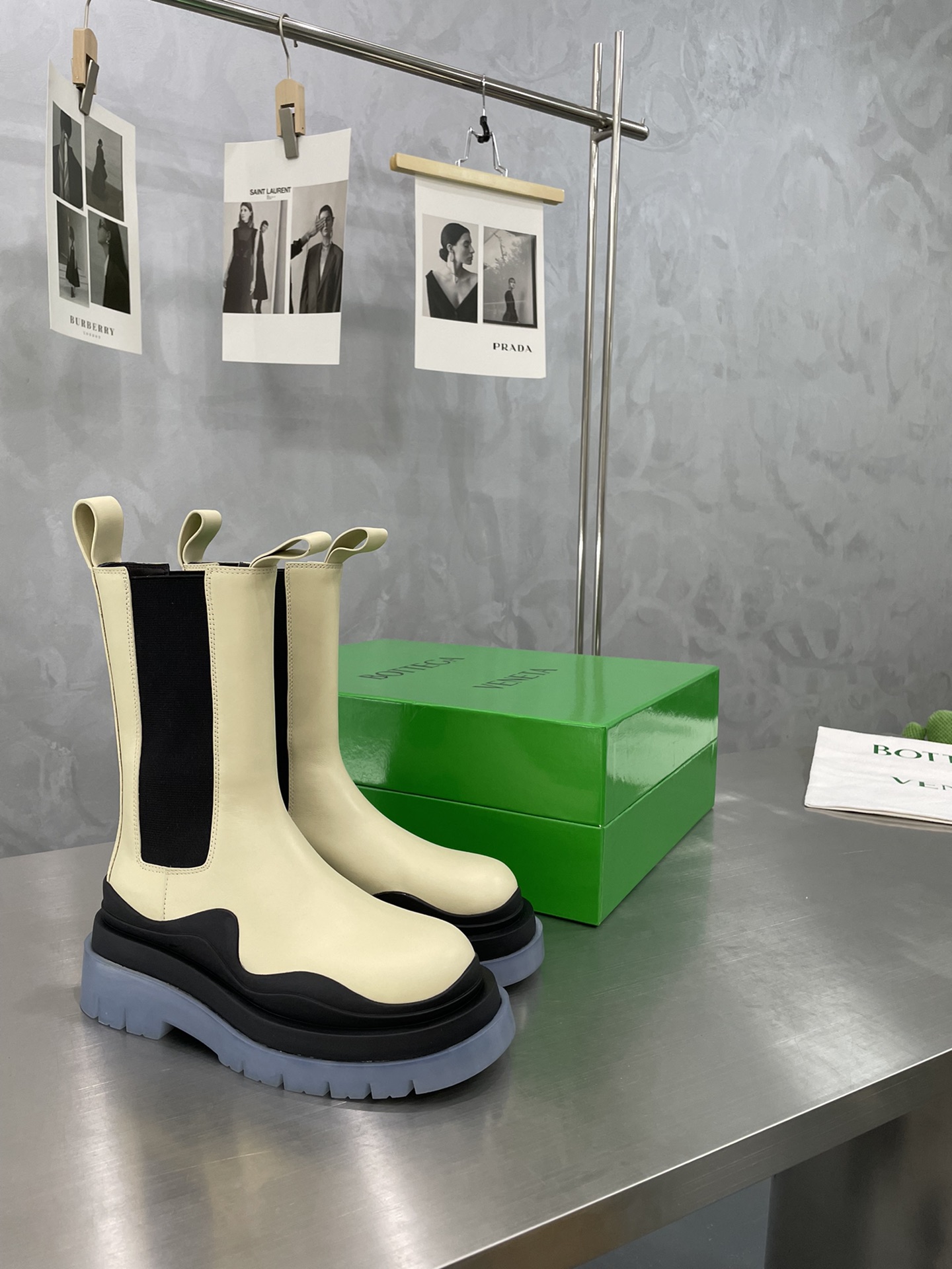 Bagsaaa B0tt*ga Ven*ta Tire Leather Chelsea Boots Beige and Grey