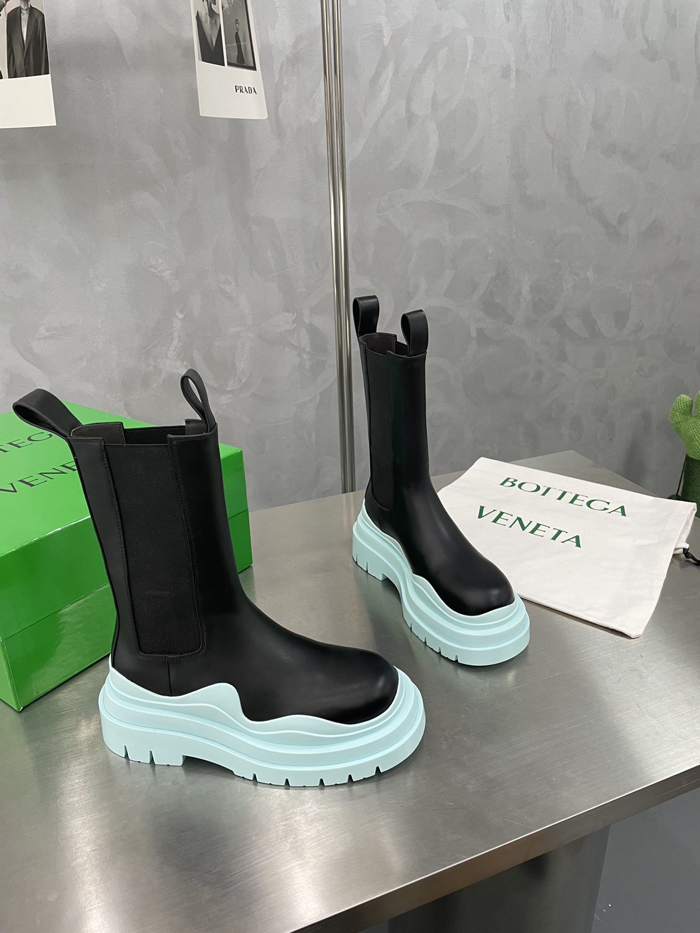 Bagsaaa B0tt*ga Ven*ta Tire Leather Chelsea Boots Black and Blue