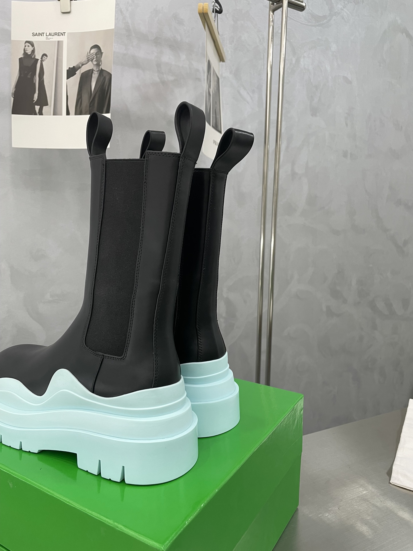 Bagsaaa B0tt*ga Ven*ta Tire Leather Chelsea Boots Black and Blue