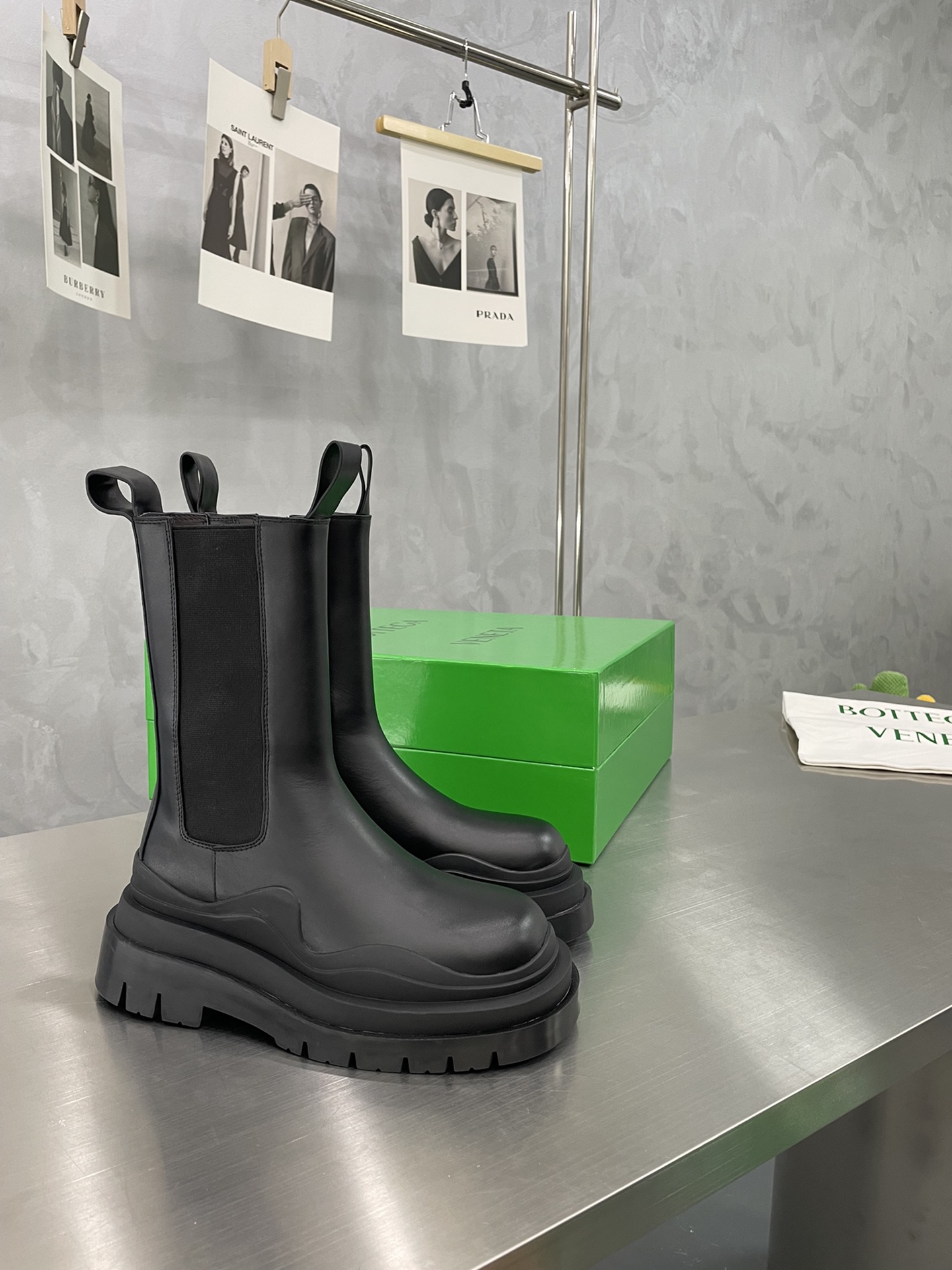 Bagsaaa B0tt*ga Ven*ta Tire Leather Chelsea Boots All Black