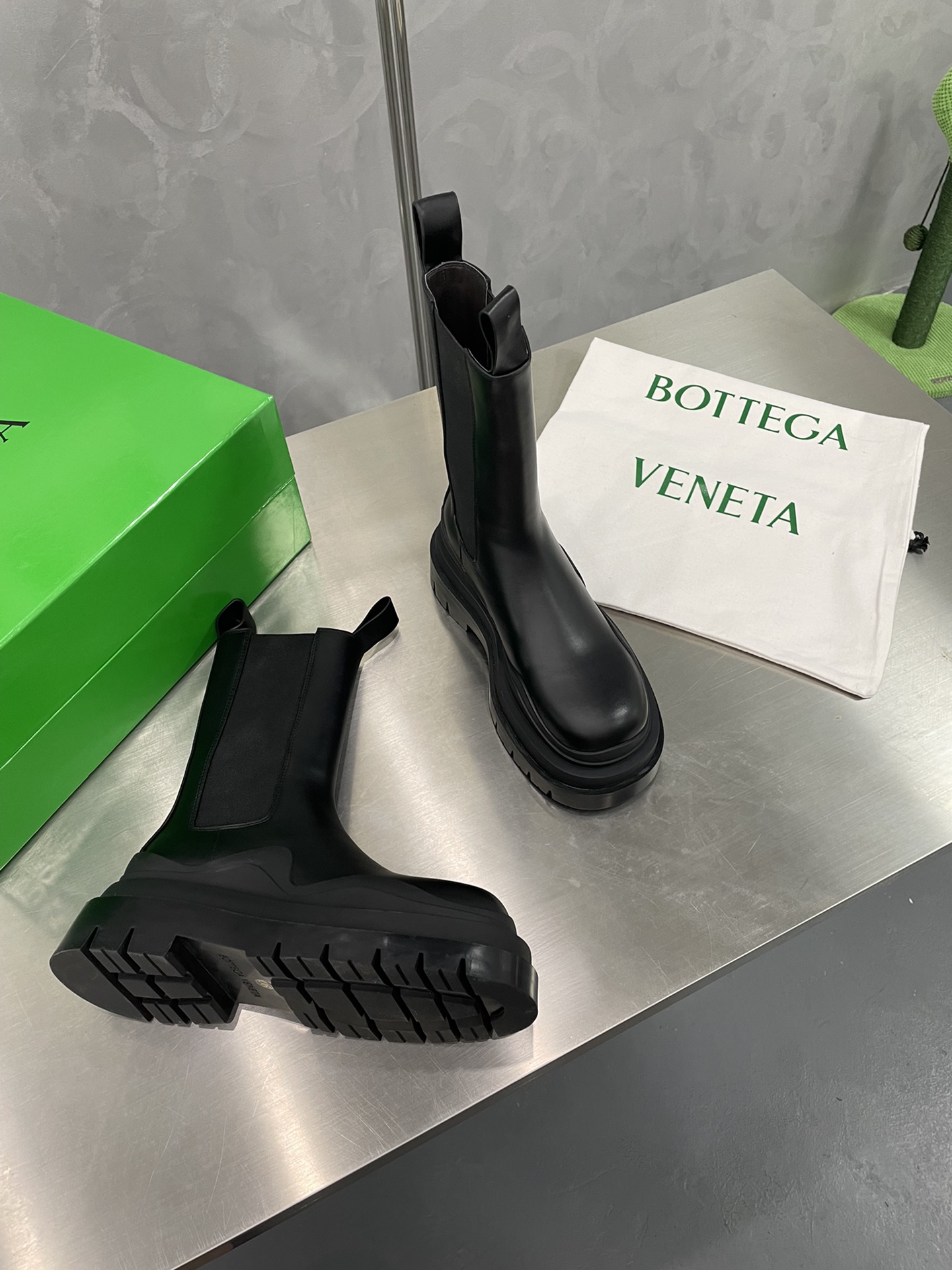 Bagsaaa B0tt*ga Ven*ta Tire Leather Chelsea Boots All Black