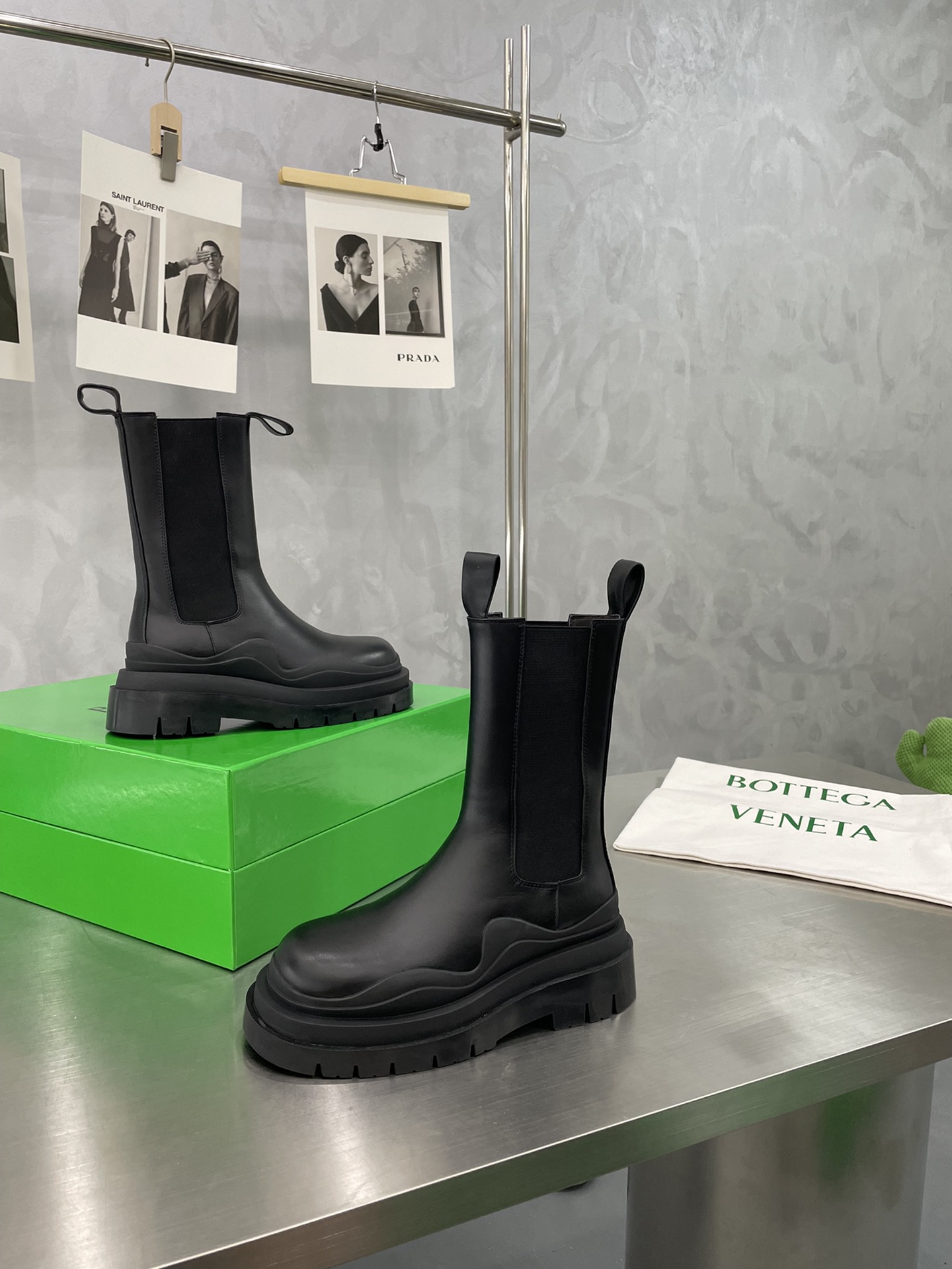 Bagsaaa B0tt*ga Ven*ta Tire Leather Chelsea Boots All Black