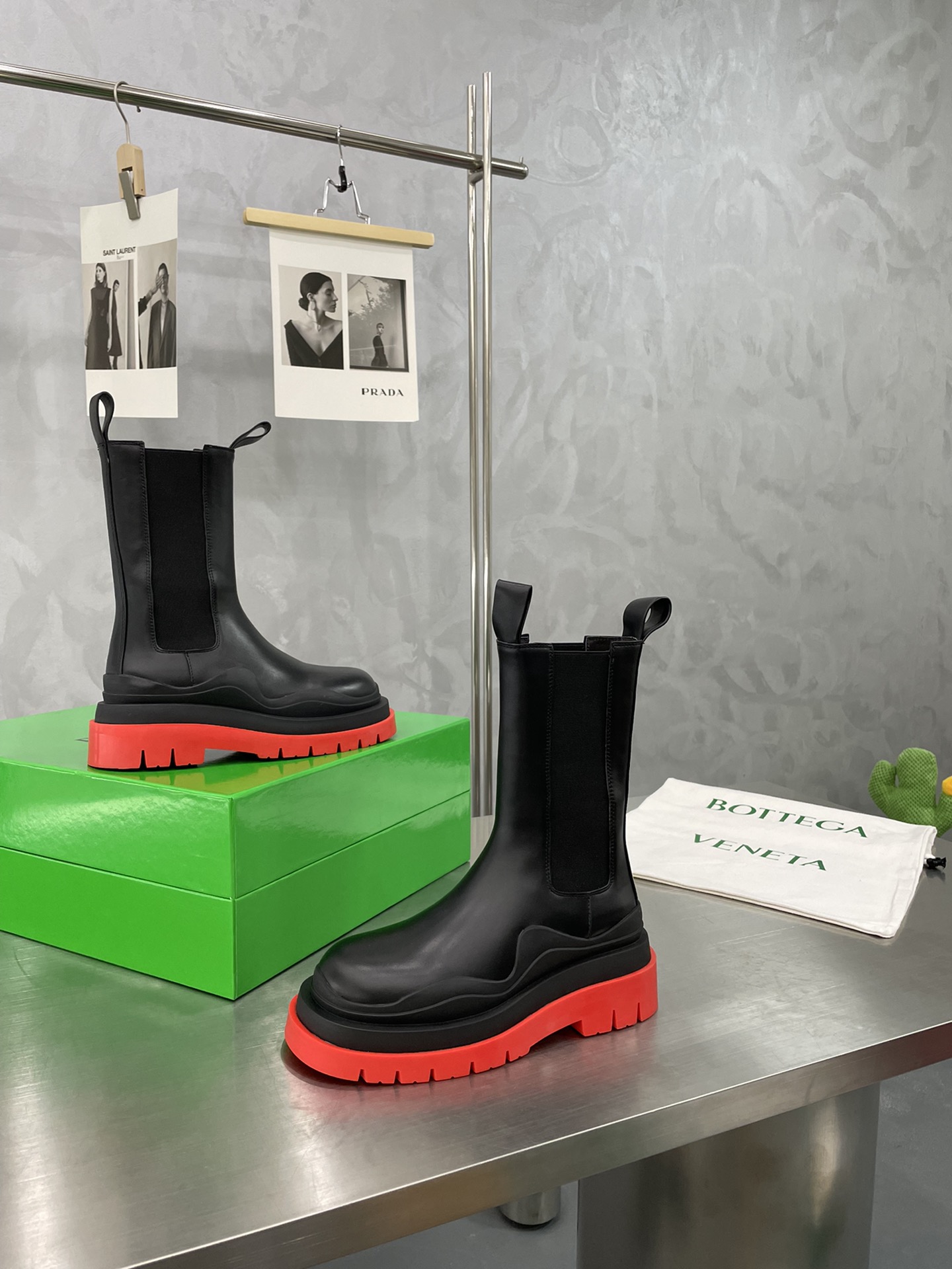 Bagsaaa B0tt*ga Ven*ta Tire Leather Chelsea Boots Red