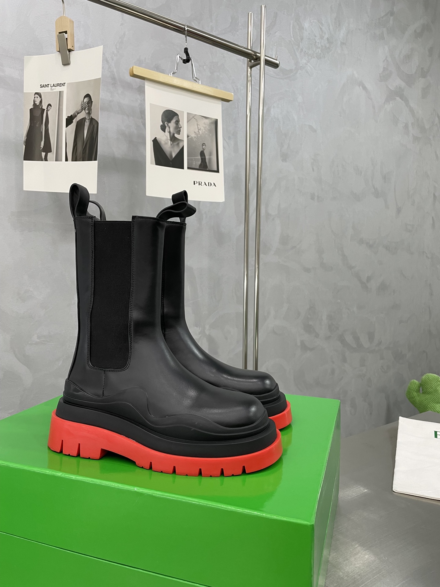 Bagsaaa B0tt*ga Ven*ta Tire Leather Chelsea Boots Red