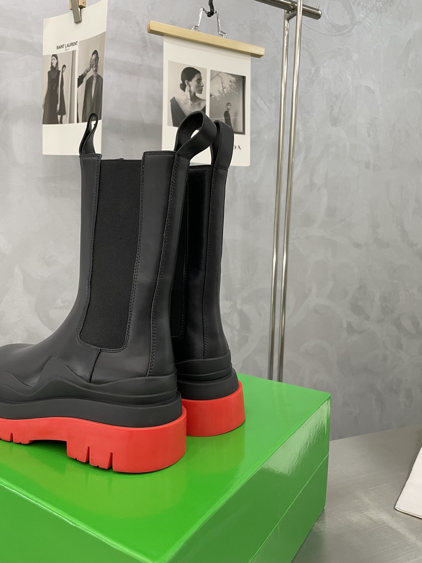 Bagsaaa B0tt*ga Ven*ta Tire Leather Chelsea Boots Red