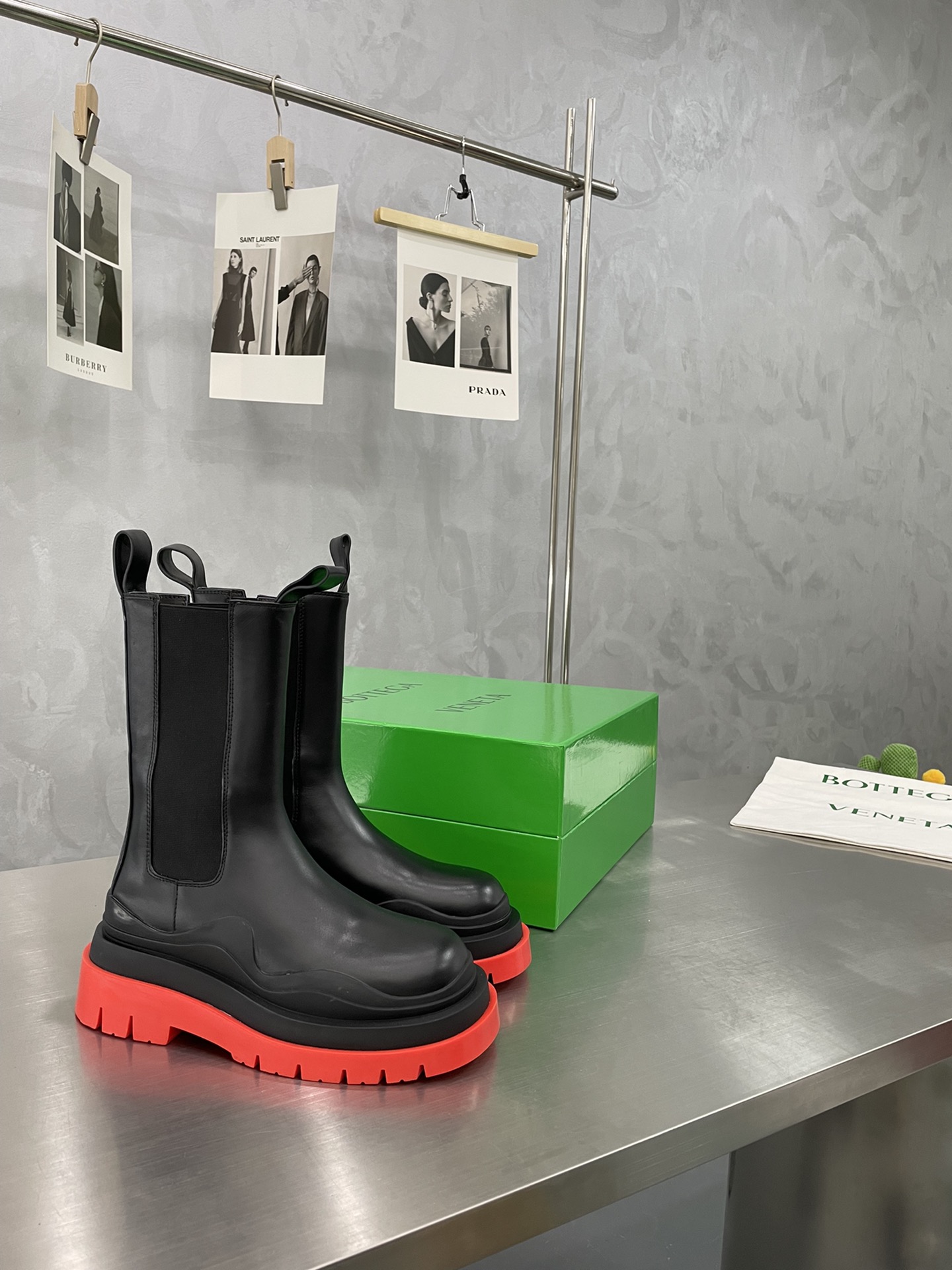Bagsaaa B0tt*ga Ven*ta Tire Leather Chelsea Boots Red