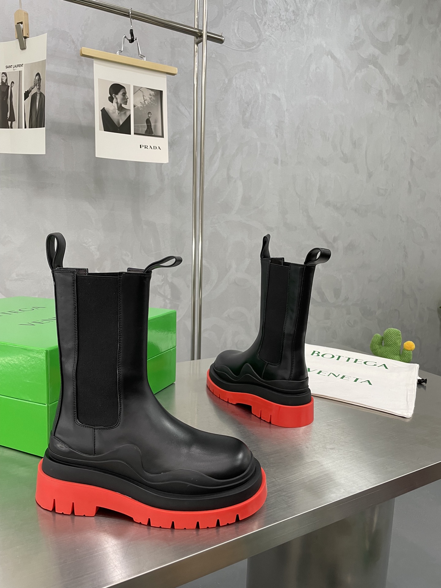 Bagsaaa B0tt*ga Ven*ta Tire Leather Chelsea Boots Red