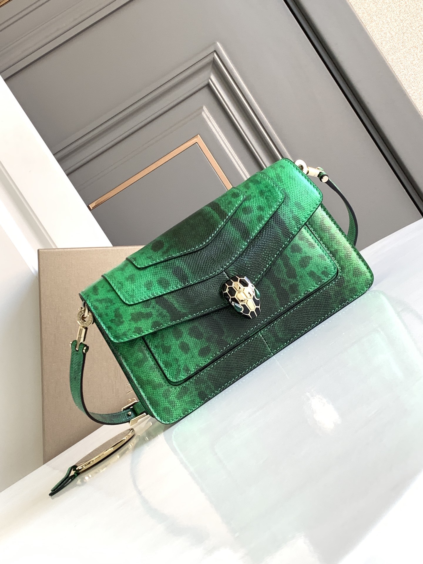 Bagsaaa Bv1g*ai Serpenti Forever bag in Green - 22*15*4.5CM