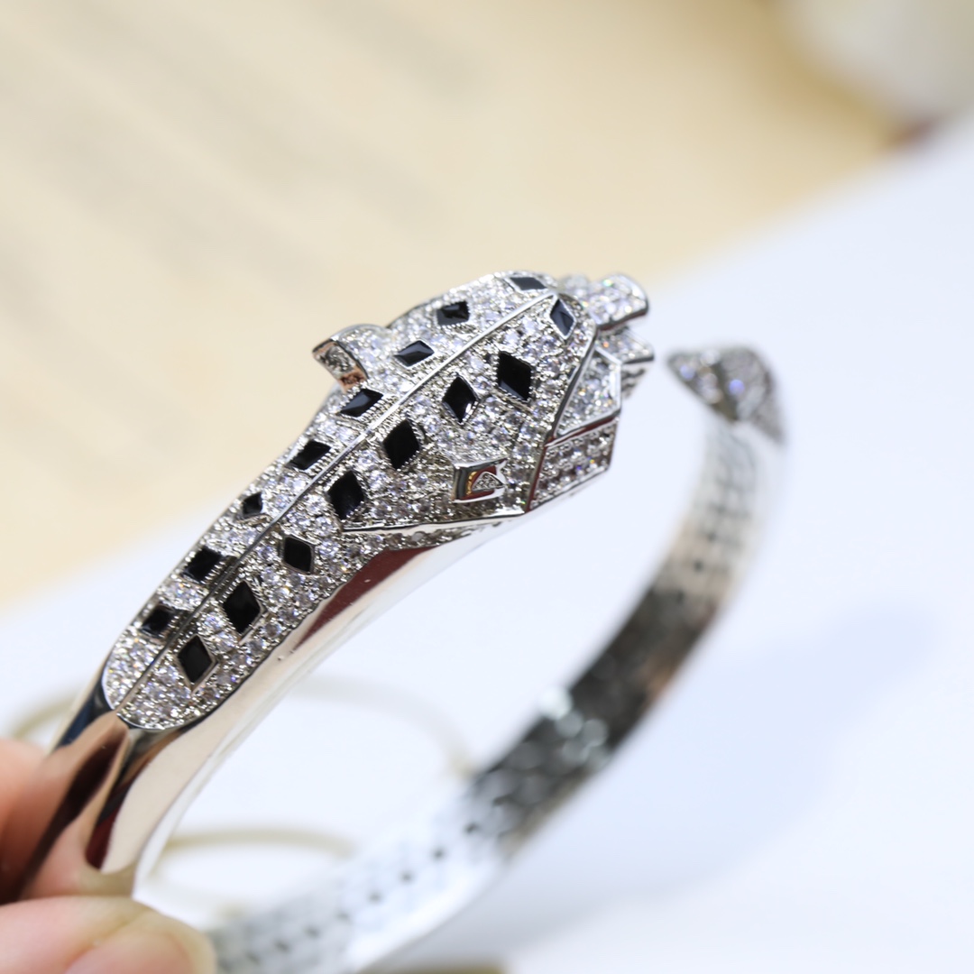Bagsaaa Ca*t1er panther silver bracelet