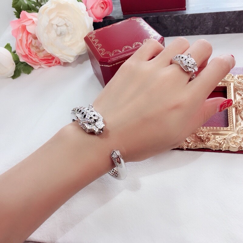Bagsaaa Ca*t1er panther silver bracelet