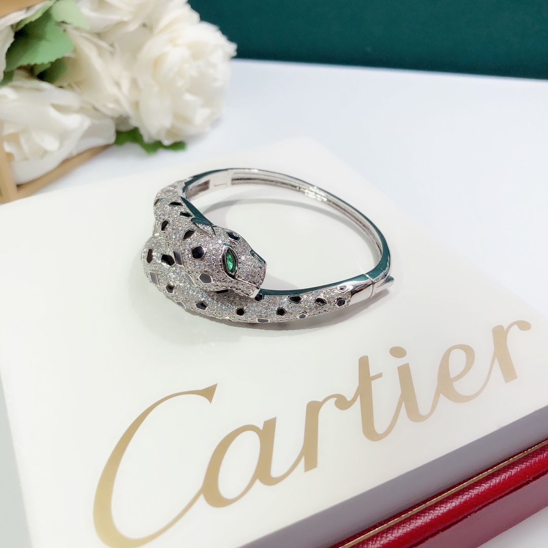 Bagsaaa Ca*t1er panther silver crystal bracelet