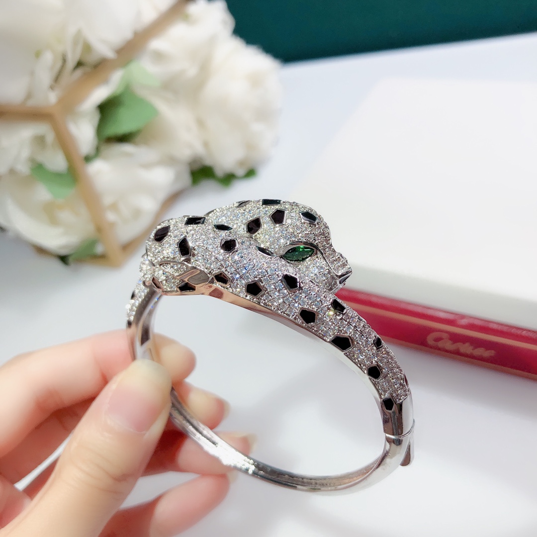 Bagsaaa Ca*t1er panther silver crystal bracelet