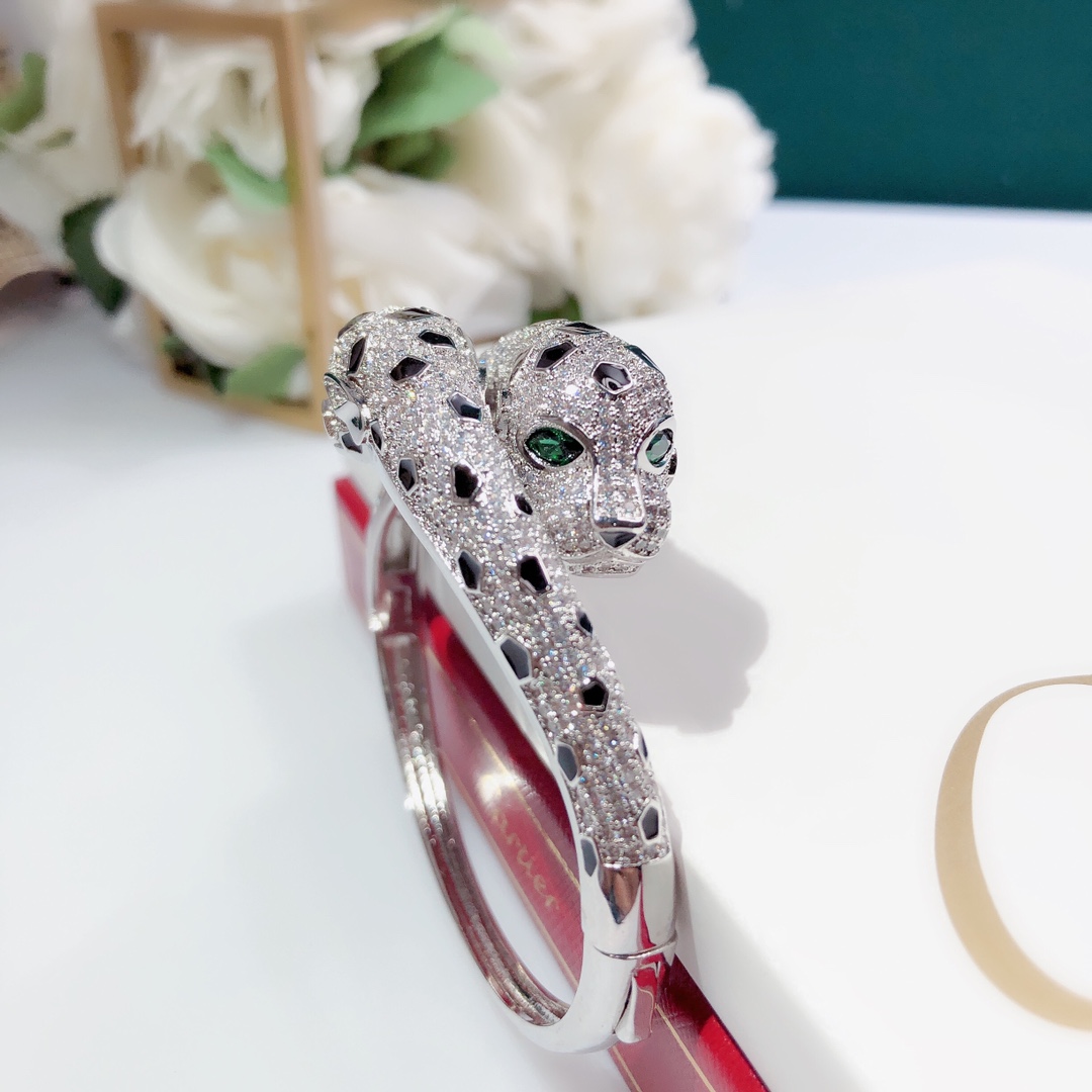 Bagsaaa Ca*t1er panther silver crystal bracelet