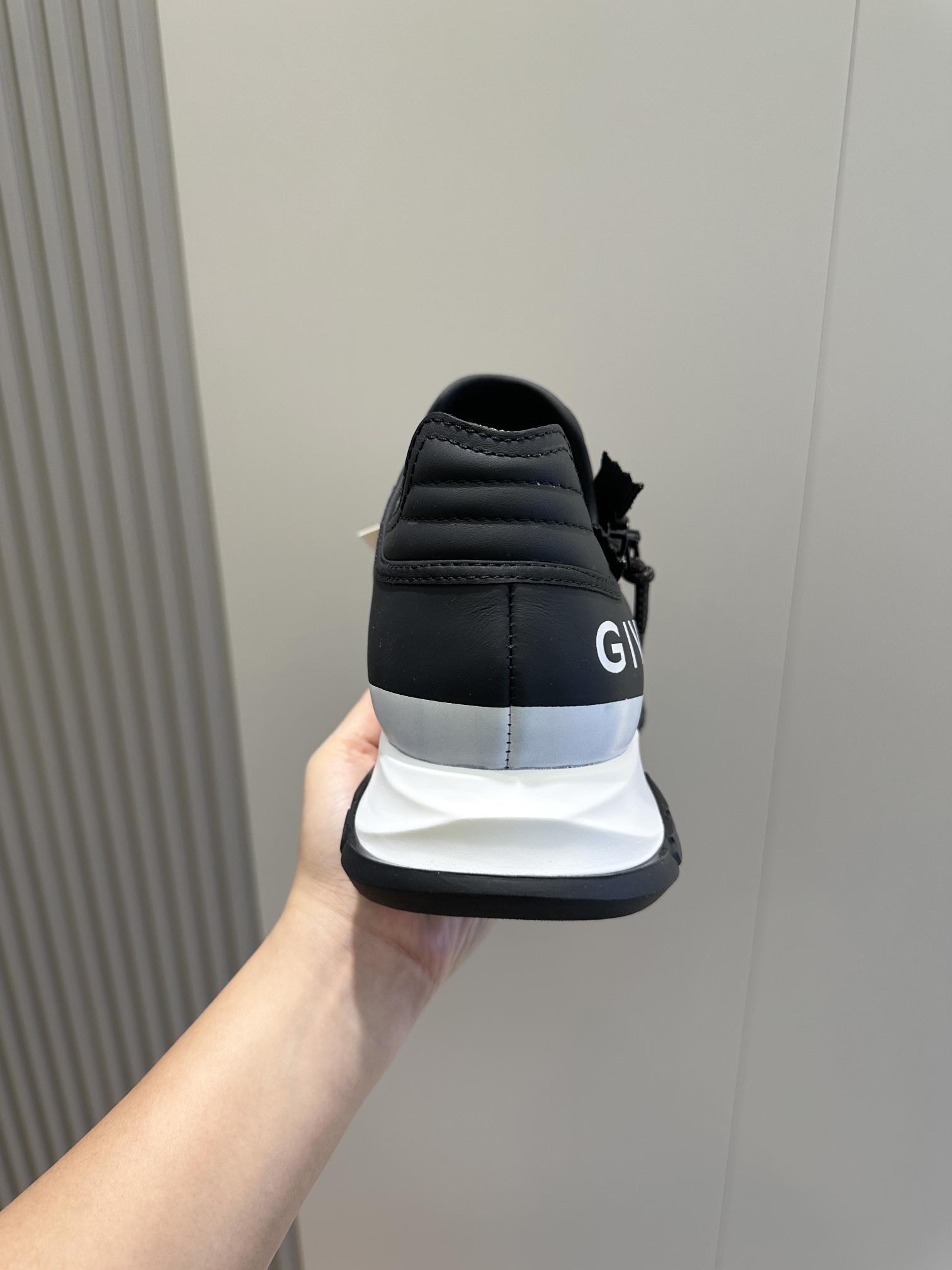 Bagsaaa Givenchy Spectre zipped leather trainers black