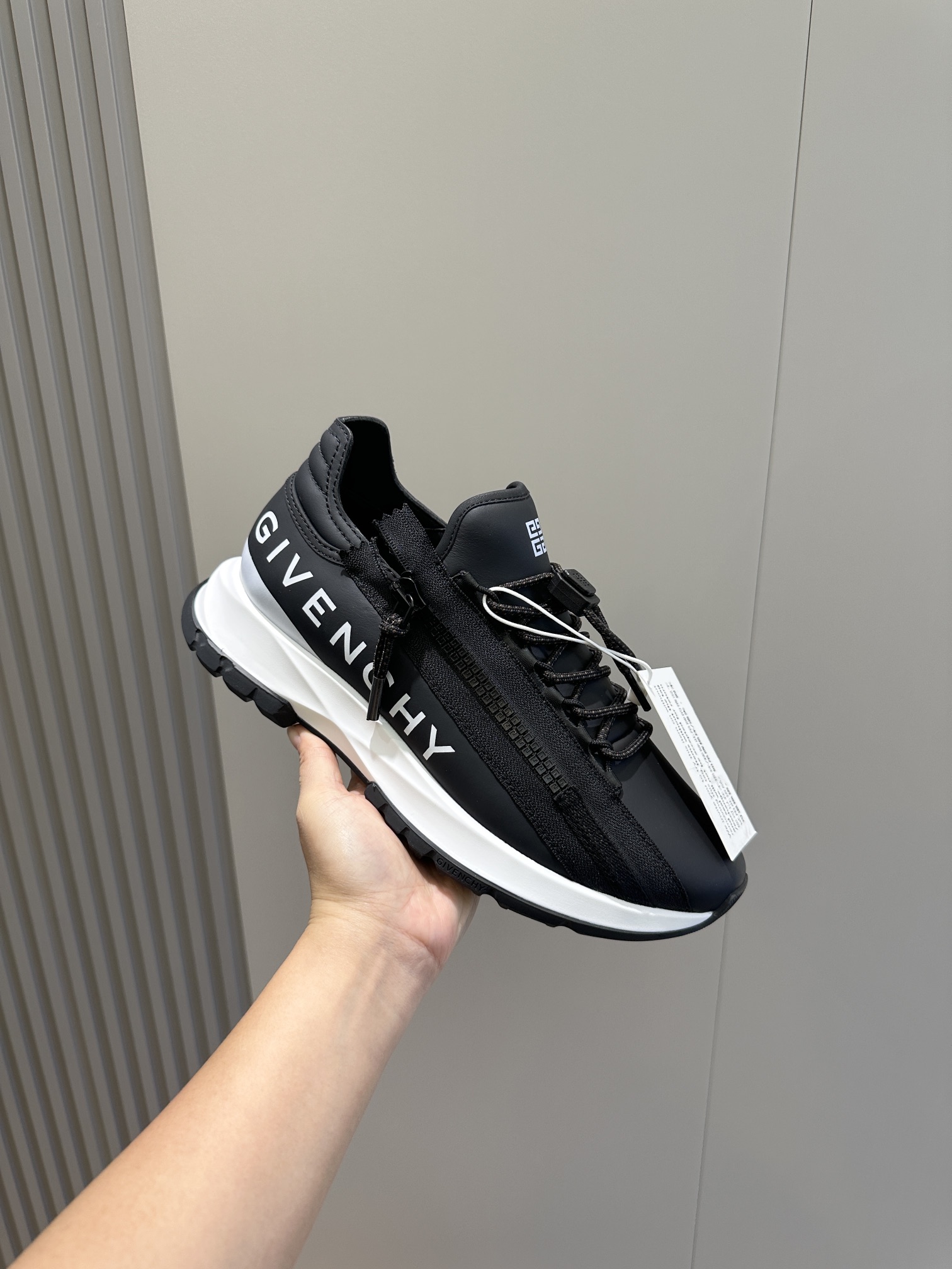 Bagsaaa Givenchy Spectre zipped leather trainers black