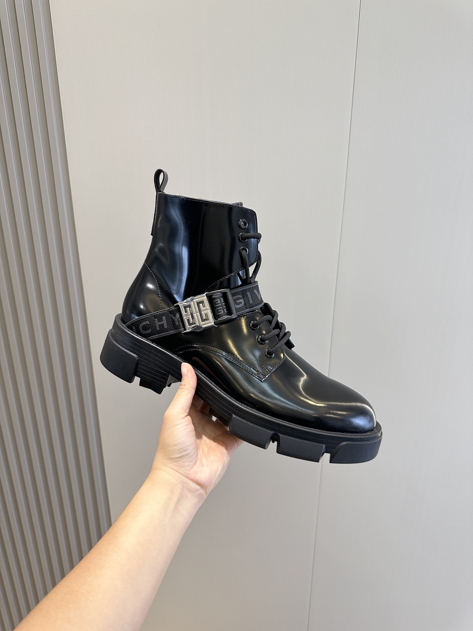 Bagsaaa Givenchy Black Boots