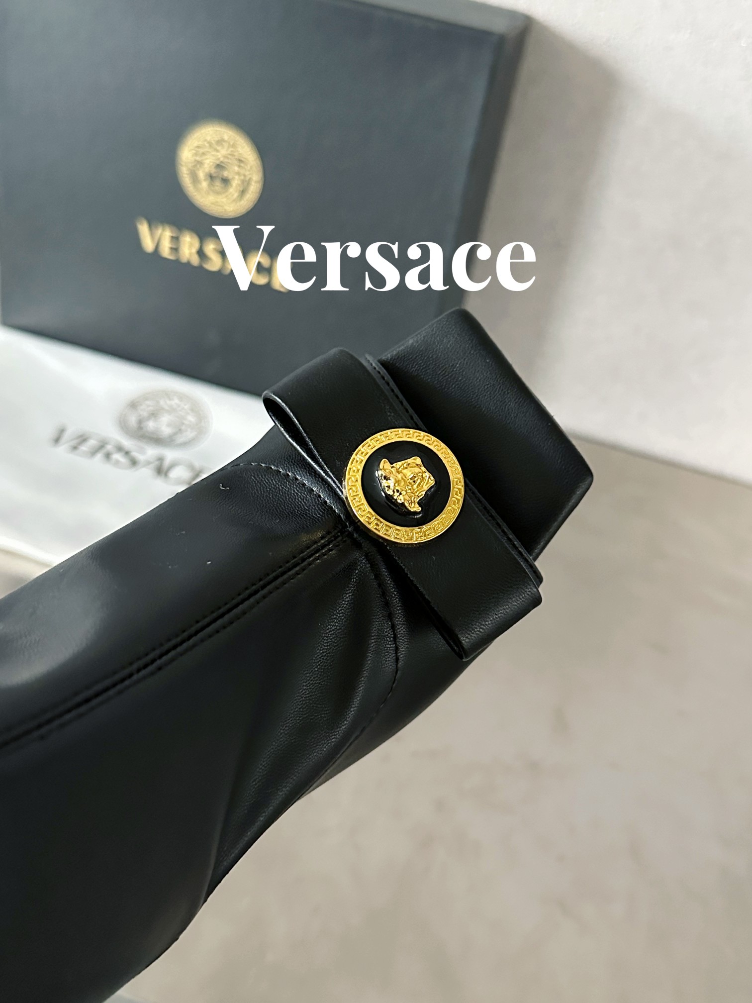 Bagsaaa Versace Medusa black short boots