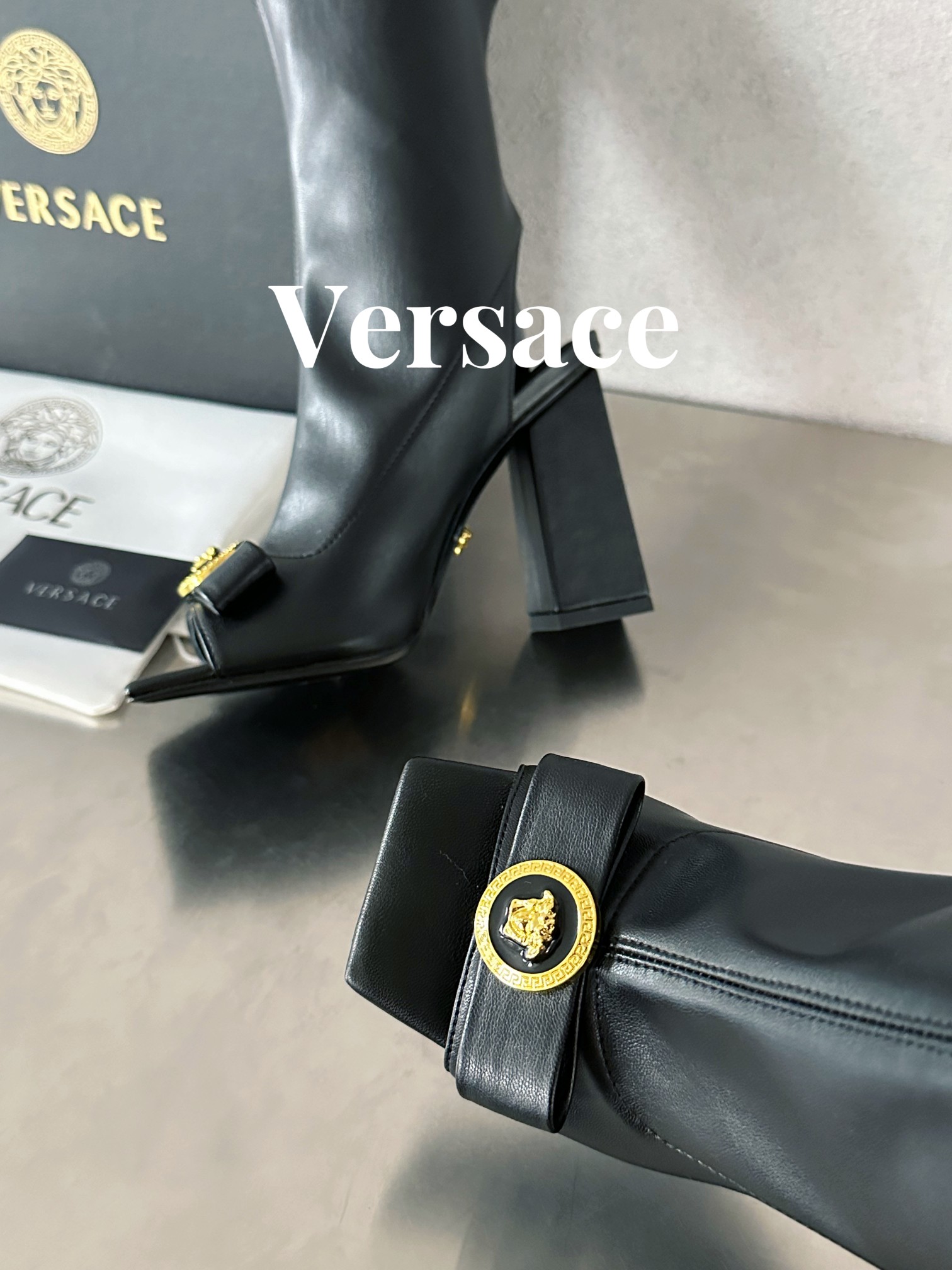 Bagsaaa Versace Medusa black short boots