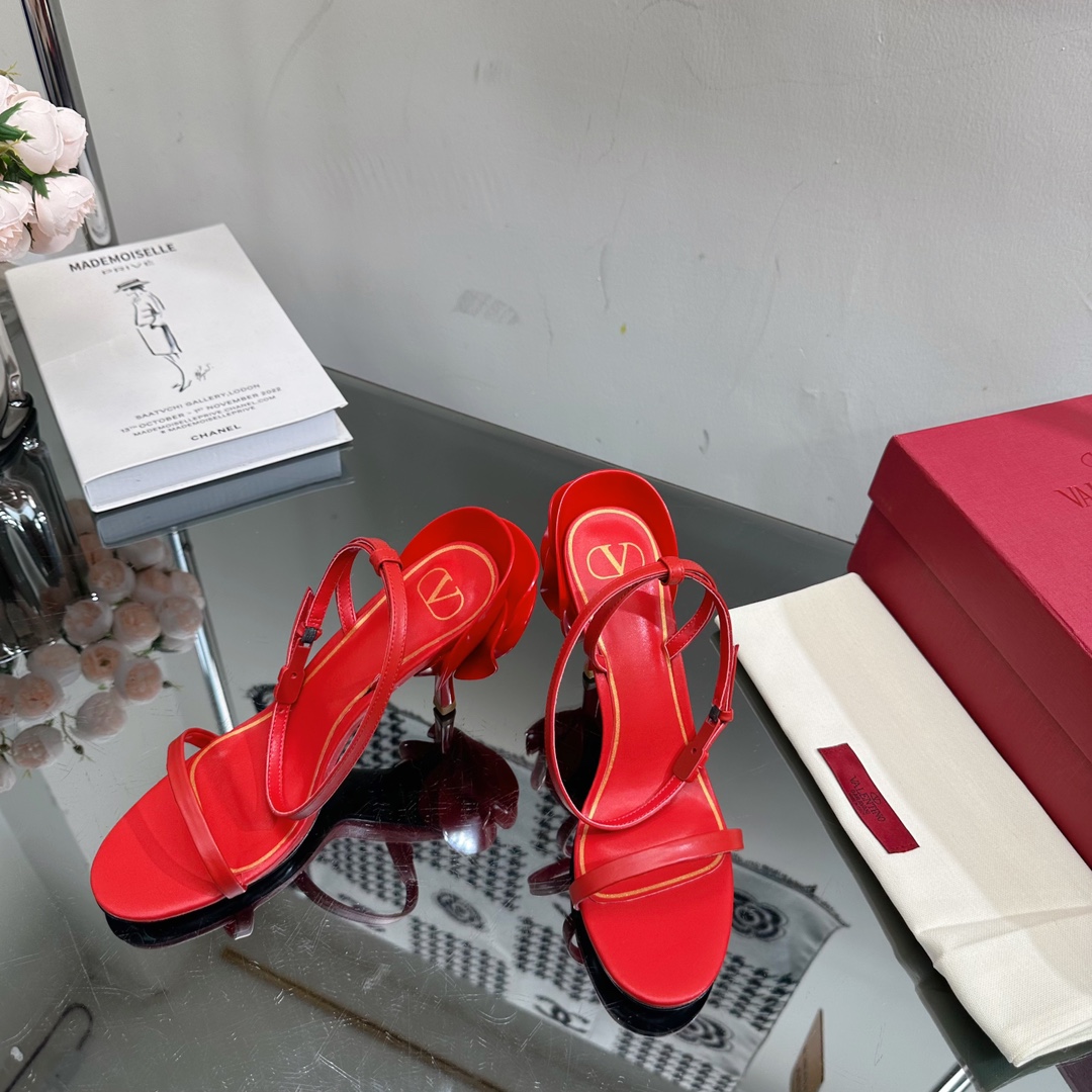 Bagsaaa Va1e*ntin0 Black With Red Flower Heels