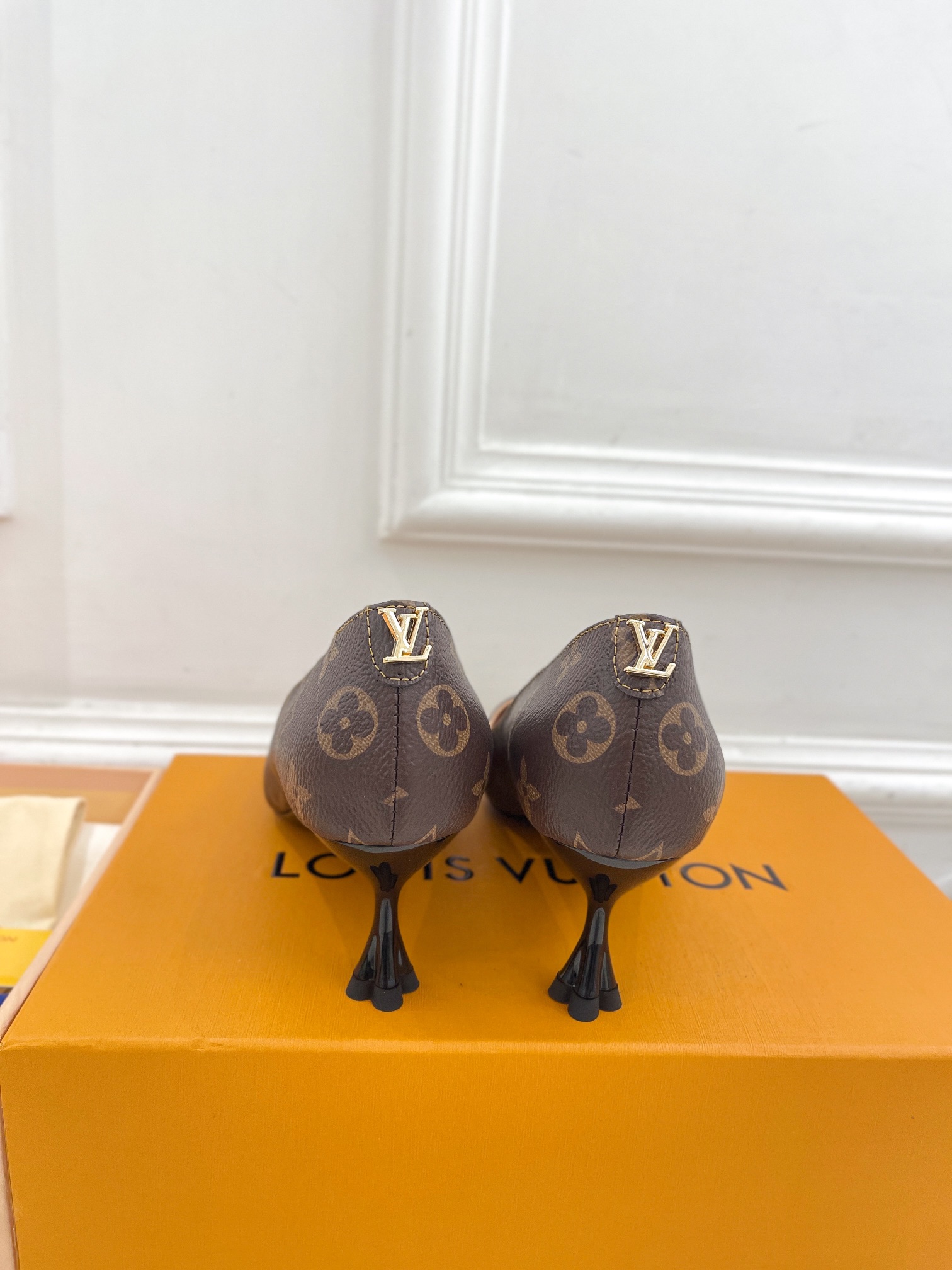 Bagsaaa L0vis Vvtt0n Monogram Leather Heels