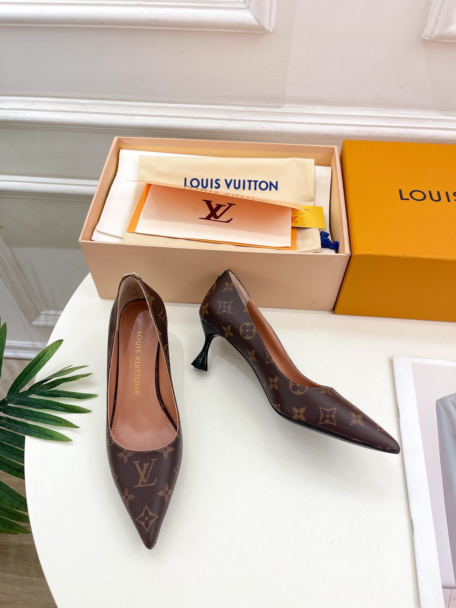 Bagsaaa L0vis Vvtt0n Monogram Leather Heels