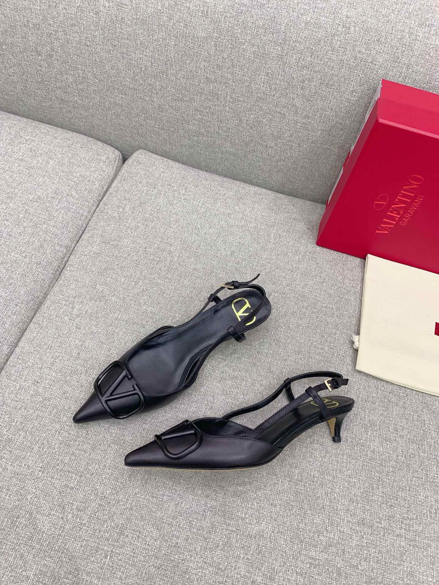 Bagsaaa Va1e*ntin0 Garavani VLogo Signature Pumps In Black
