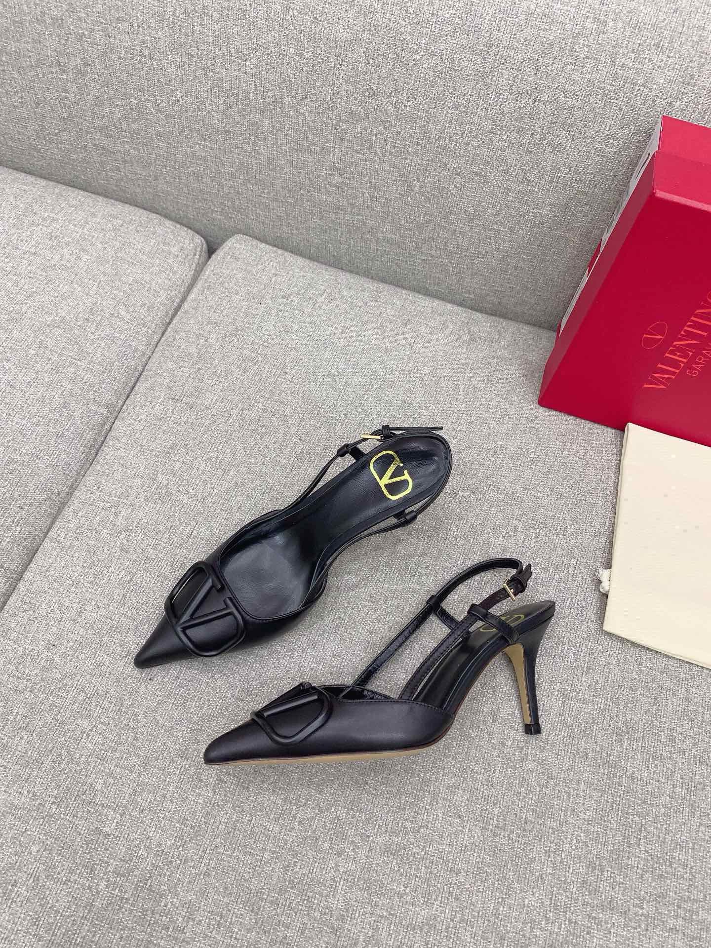 Bagsaaa Va1e*ntin0 Garavani VLogo Signature Pumps In Black