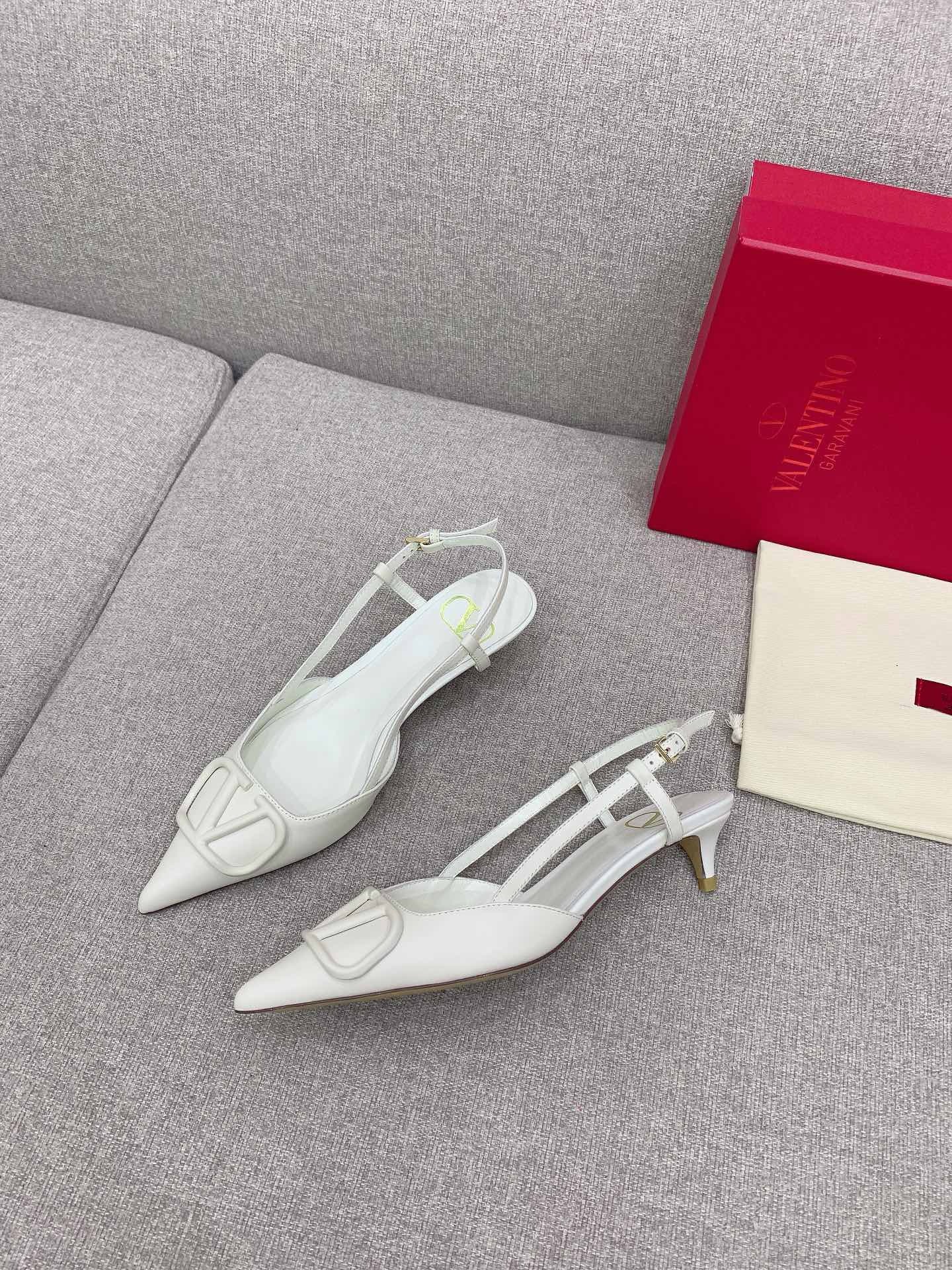 Bagsaaa Va1e*ntin0 Garavani VLogo Signature Pumps In White
