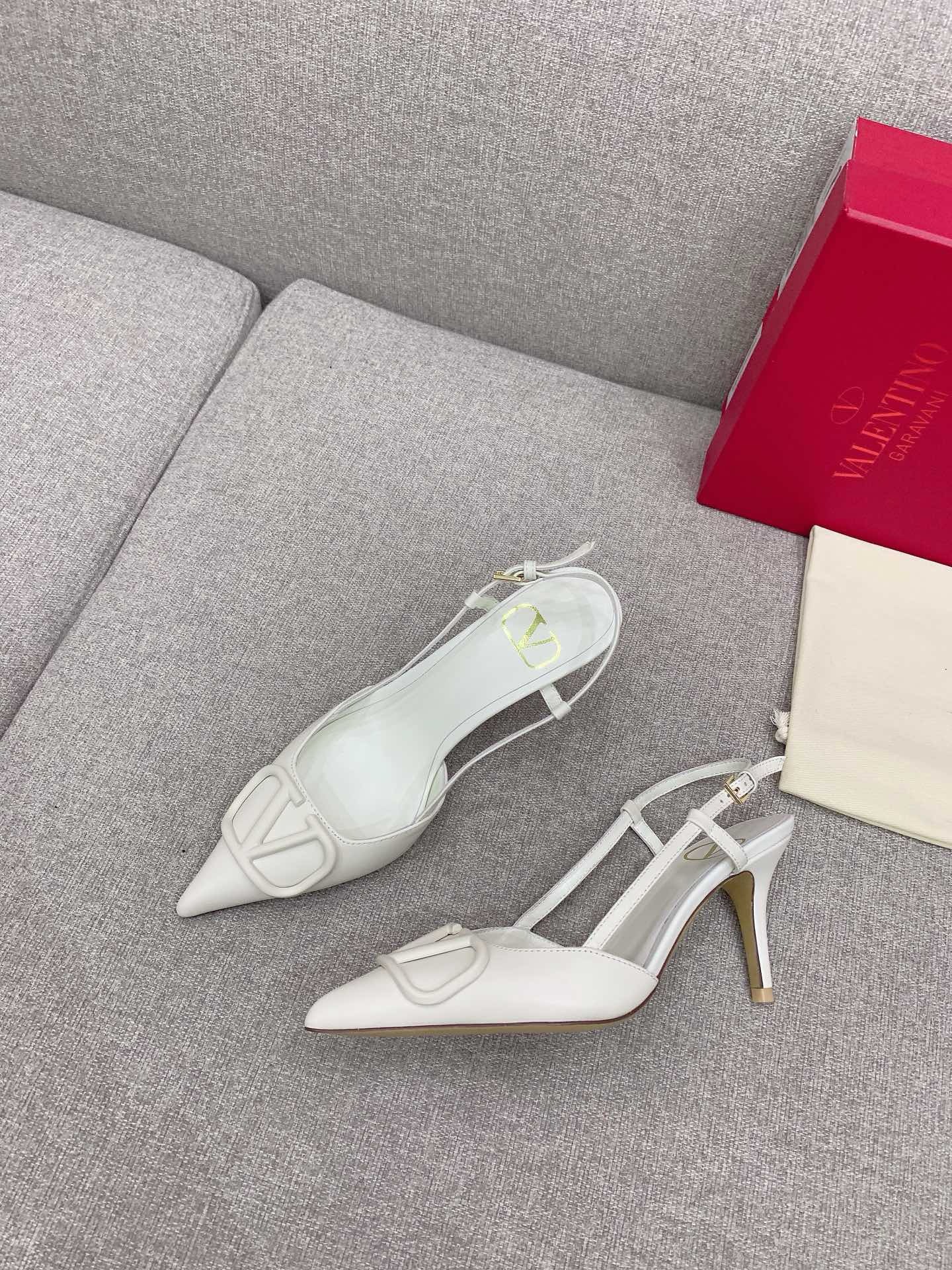 Bagsaaa Va1e*ntin0 Garavani VLogo Signature Pumps In White