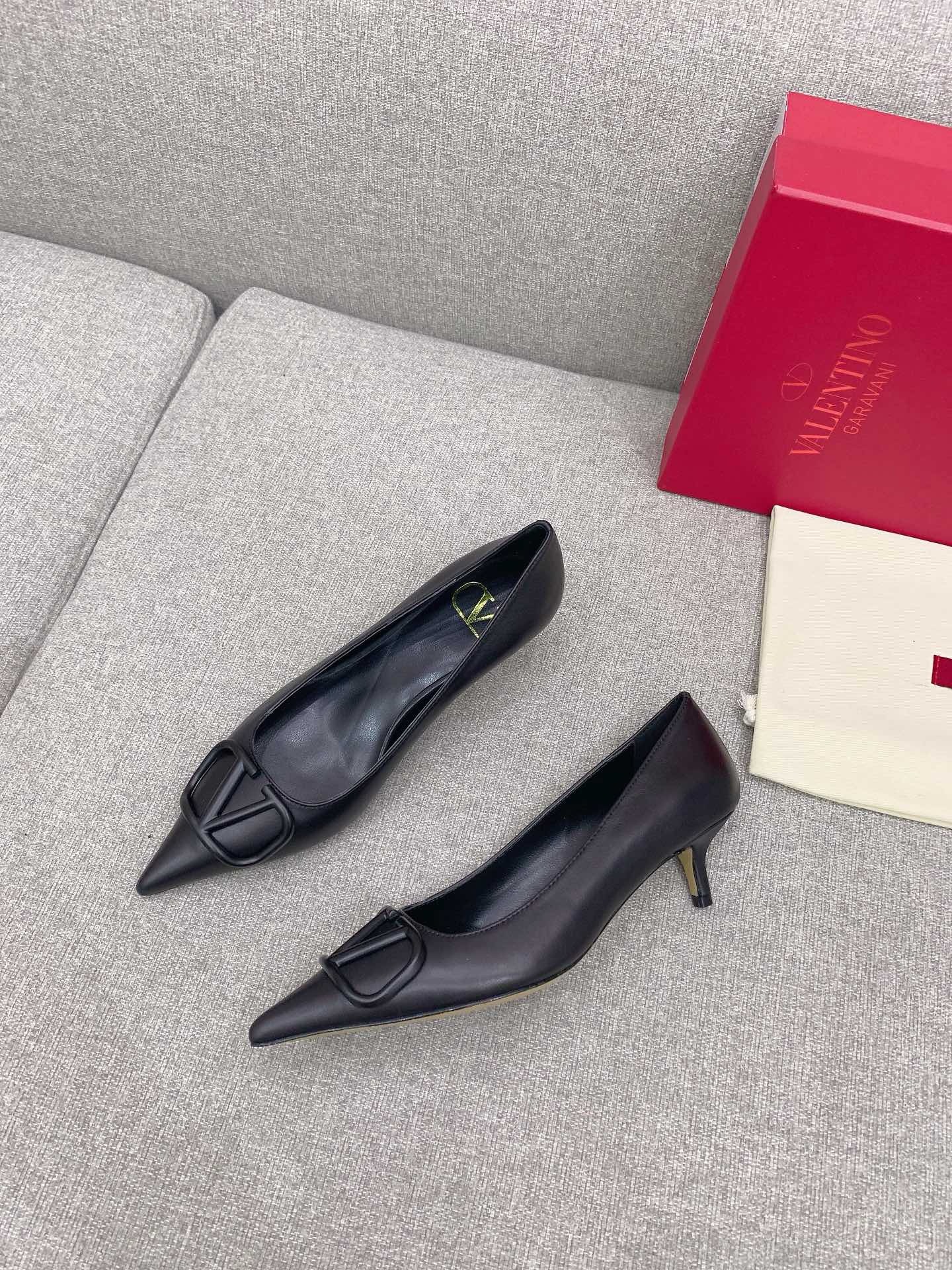 Bagsaaa Va1e*ntin0 Garavani VLOGO buckle Heel In Black