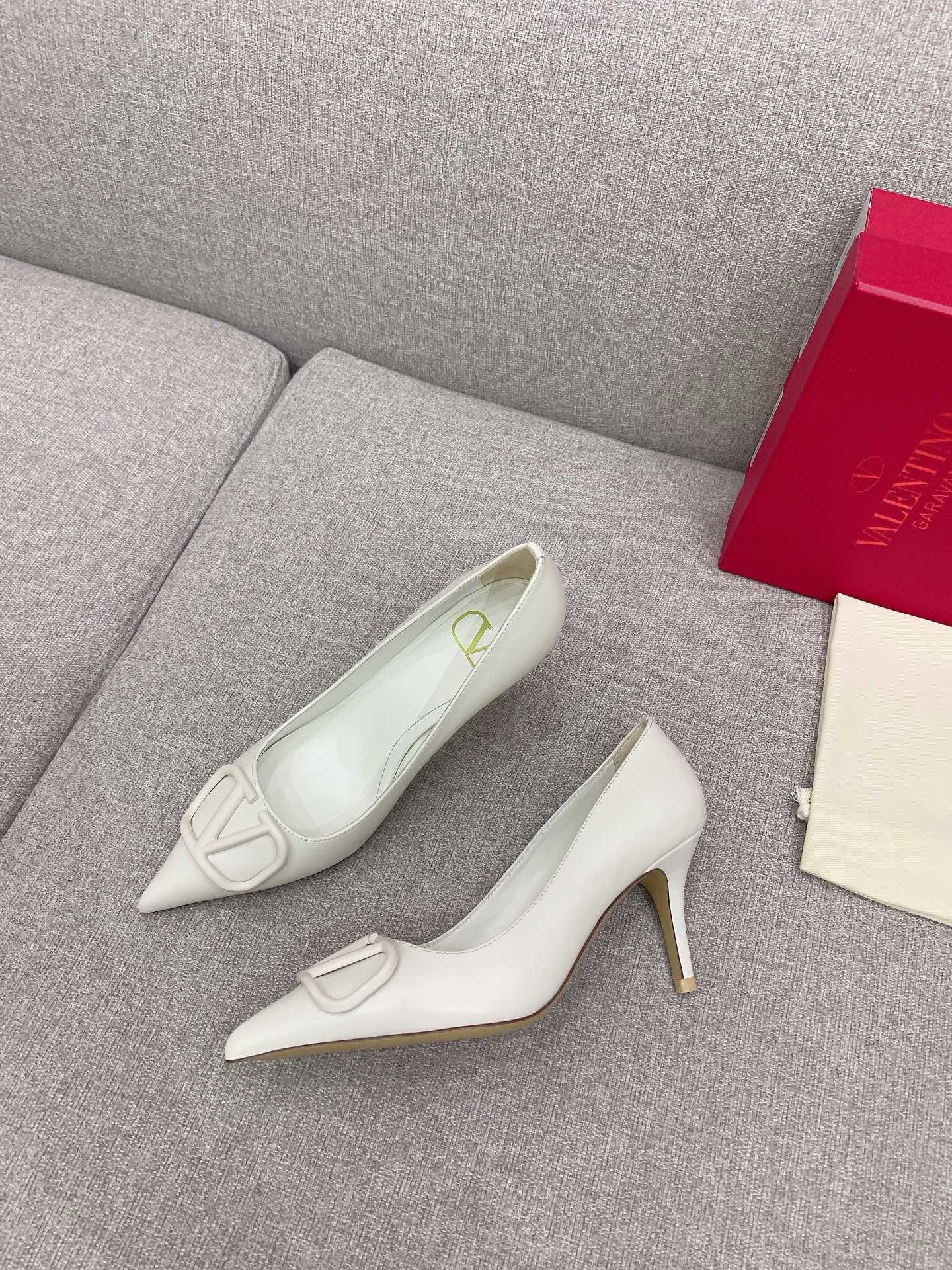 Bagsaaa Va1e*ntin0 Garavani VLOGO buckle Heel In White