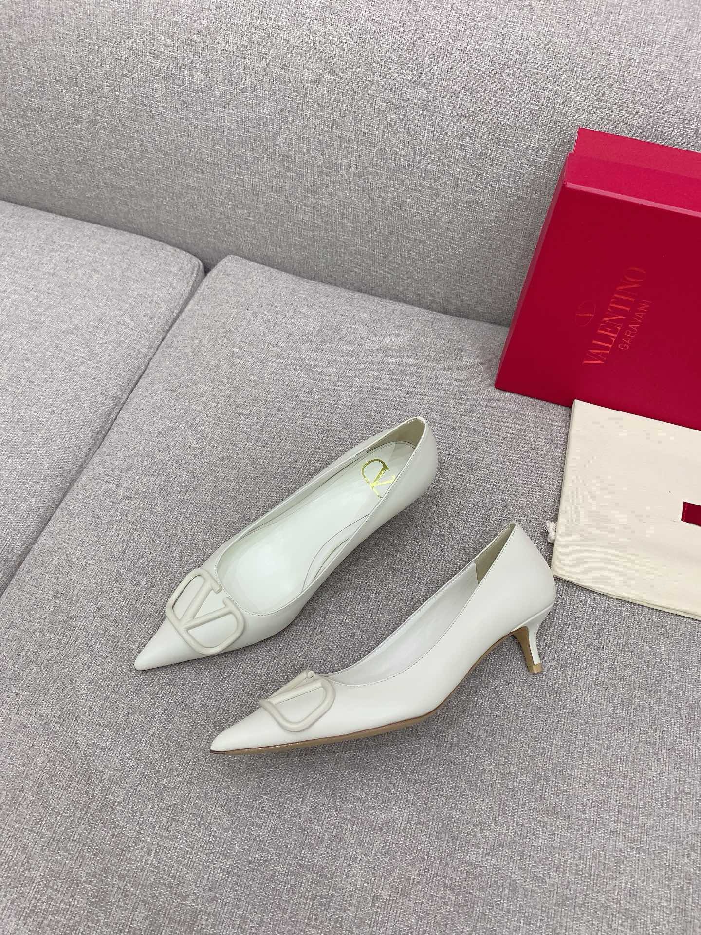 Bagsaaa Va1e*ntin0 Garavani VLOGO buckle Heel In White