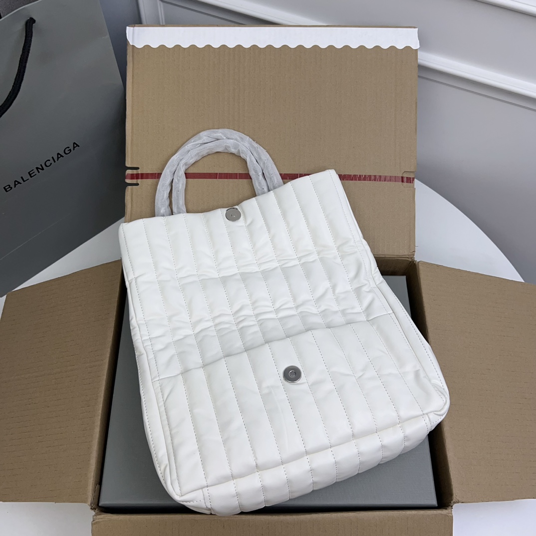 Bagsaaa Ba1en*iaga Monaco Chain Bag In White