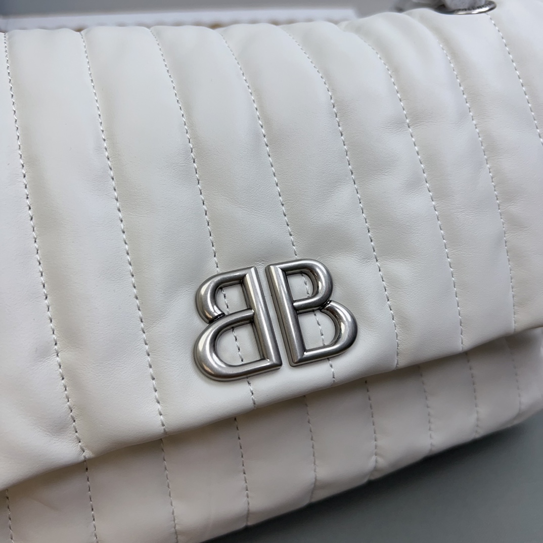 Bagsaaa Ba1en*iaga Monaco Chain Bag In White