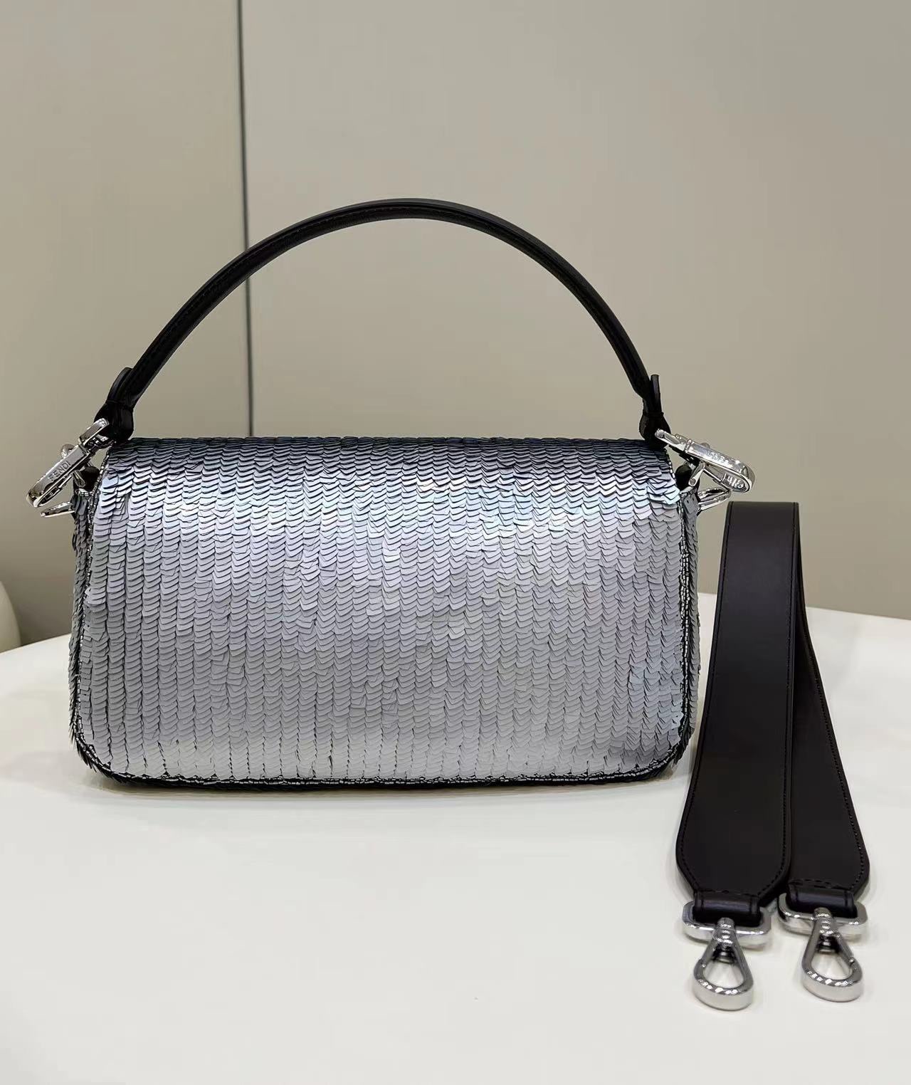 Bagsaaa F**di Baguette Sequin Paillettes Capretto Lucido Baguette Argento Moro