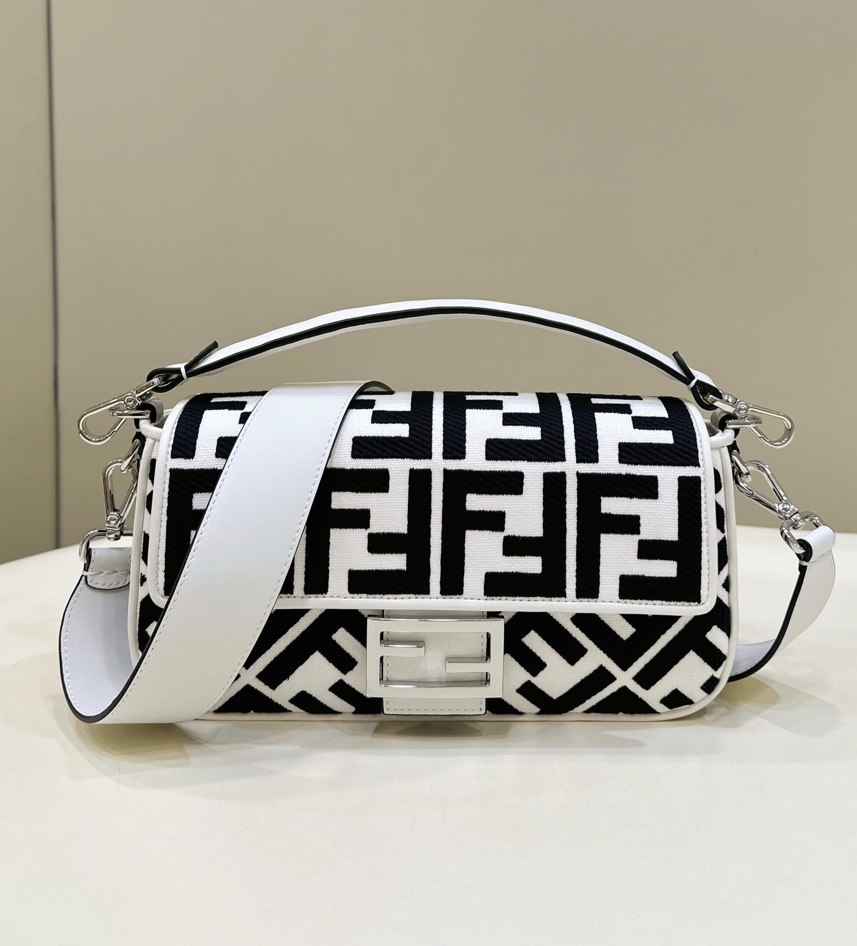 Bagsaaa F**di Baguette Black and White Bag - 27*6*14cm