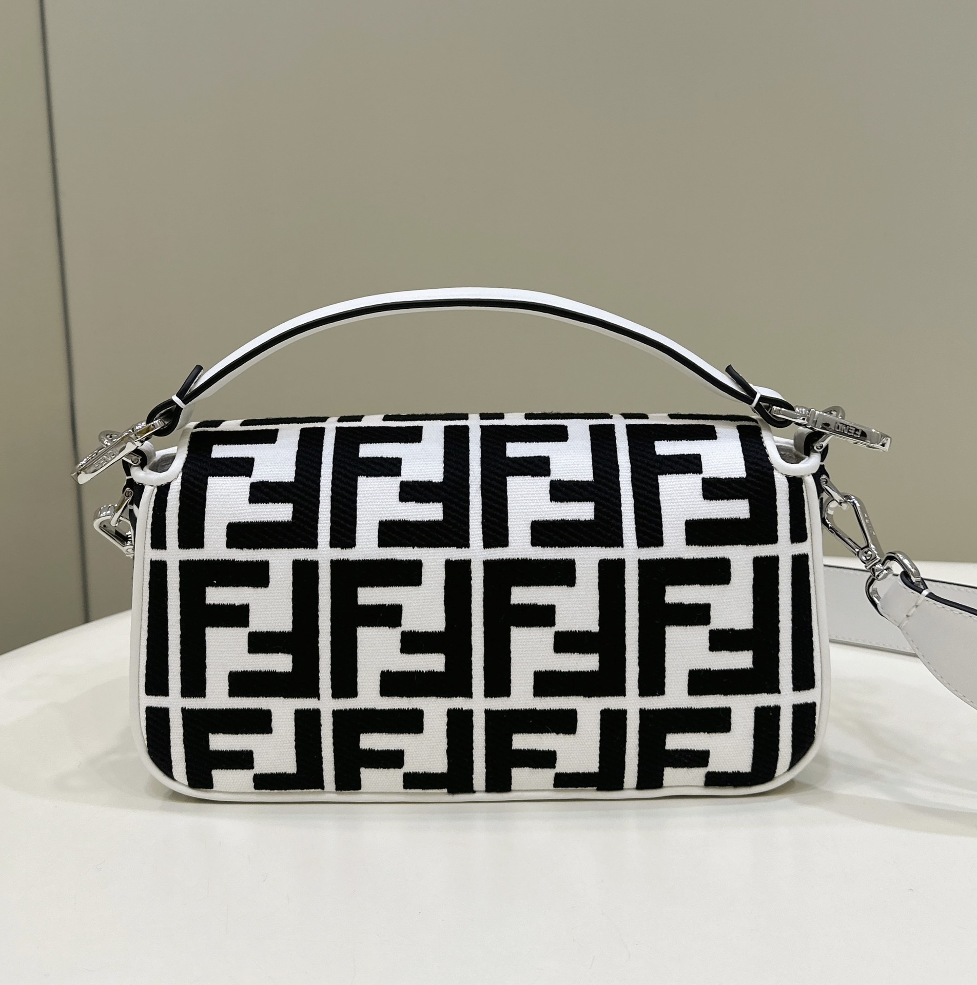 Bagsaaa F**di Baguette Black and White Bag - 27*6*14cm