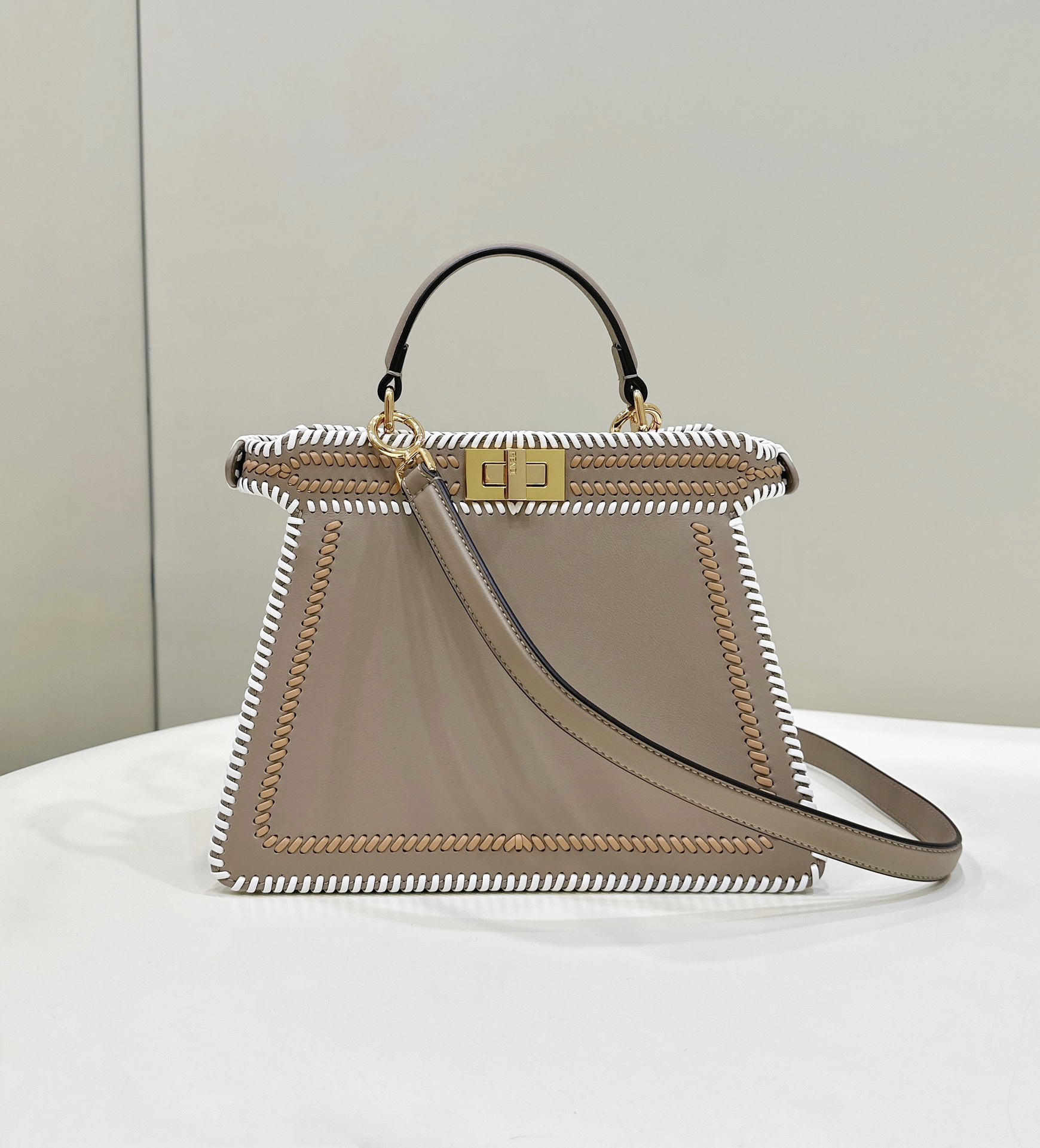 Bagsaaa F**di Peekaboo ISeeU Small Dove grey leather bag with contrasting threaded feature