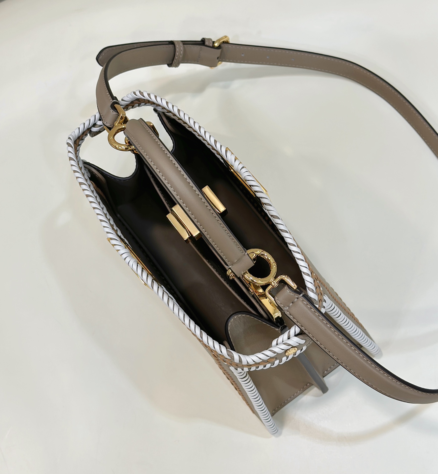 Bagsaaa F**di Peekaboo ISeeU Small Dove grey leather bag with contrasting threaded feature