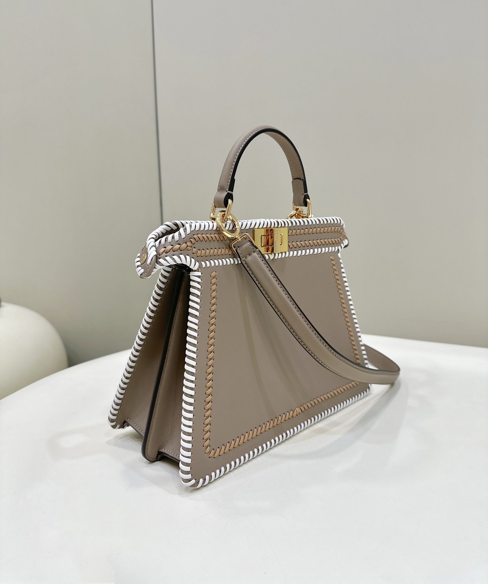 Bagsaaa F**di Peekaboo ISeeU Small Dove grey leather bag with contrasting threaded feature