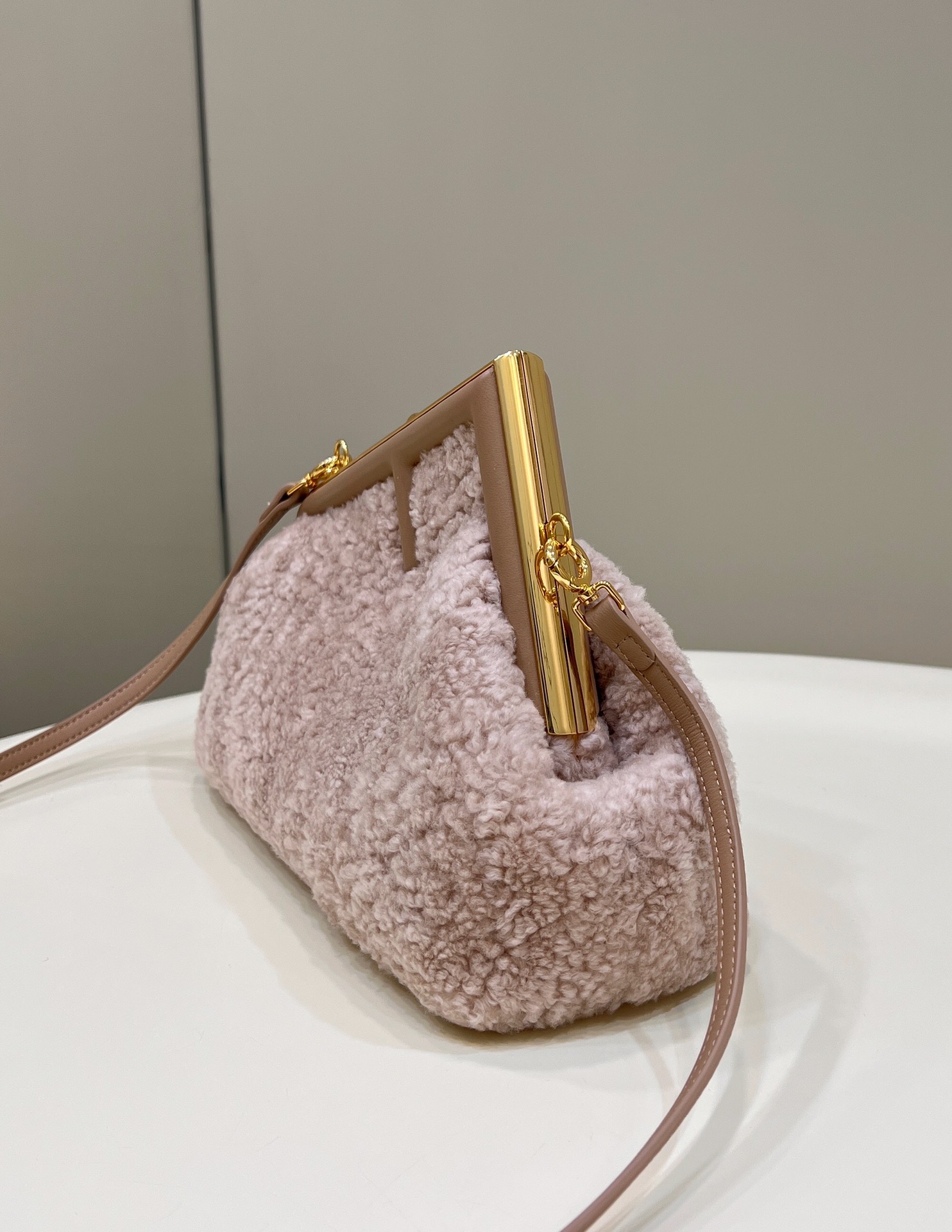 Bagsaaa F**di First Pink Shearling Bag - 26*9.5*18cm