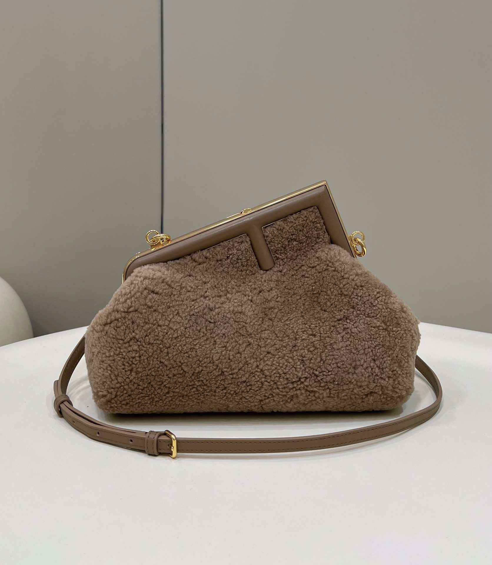 Bagsaaa F**di First Brown Shearling Bag - 26*9.5*18cm