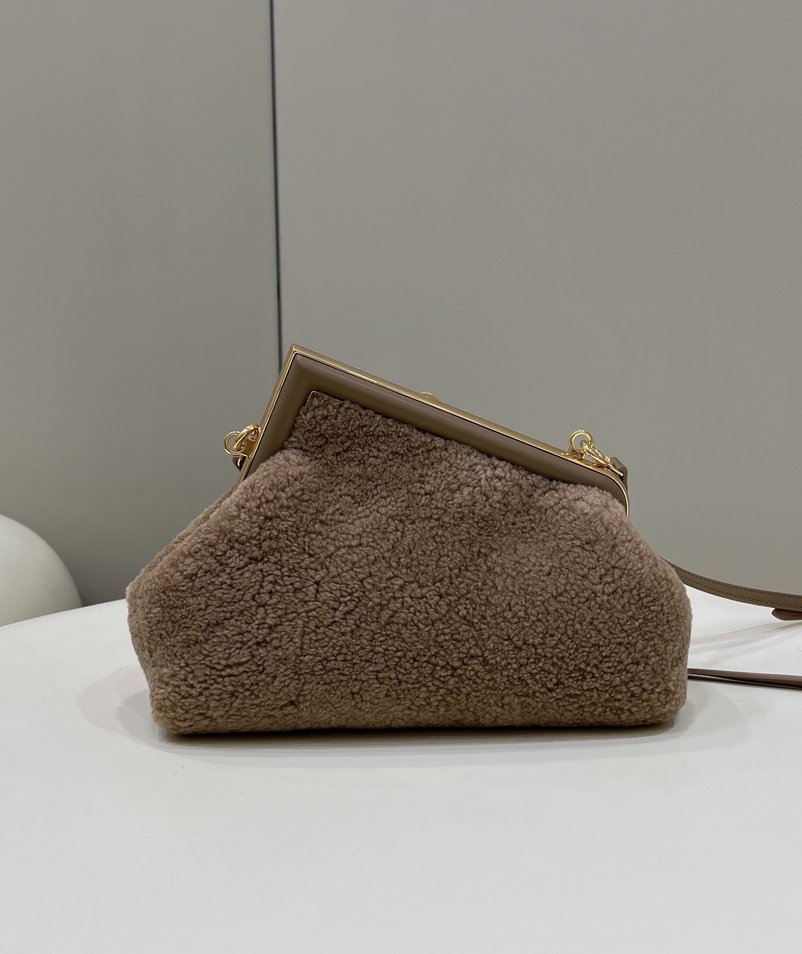 Bagsaaa F**di First Brown Shearling Bag - 26*9.5*18cm