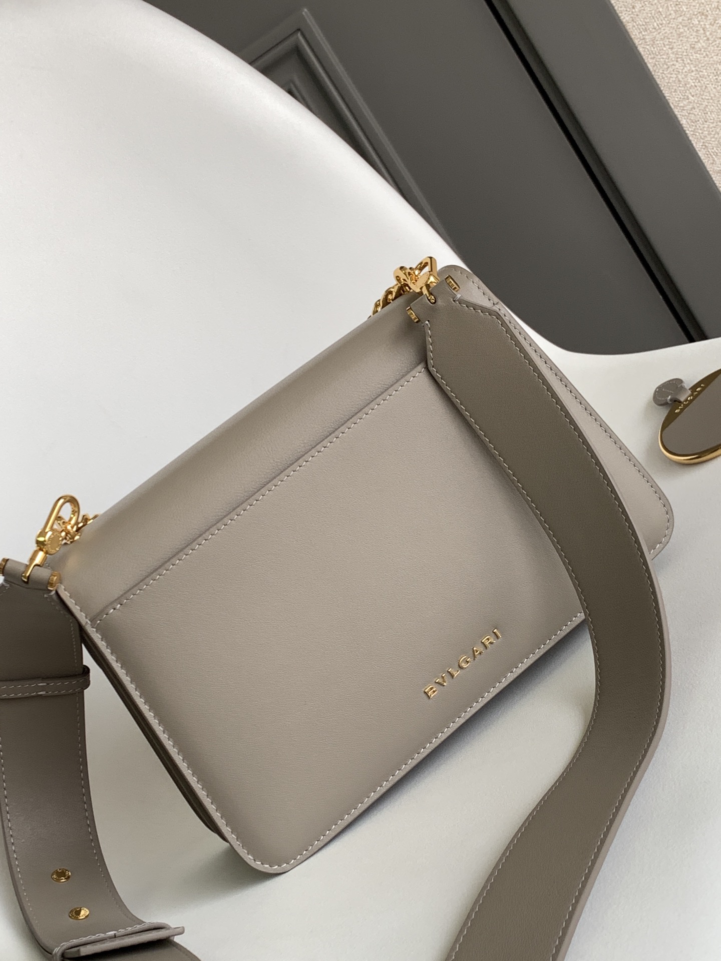 Bagsaaa Bv1g*ai Serpenti East-West Maxi Chain Shoulder Bag In Grey - 25*17*8cm