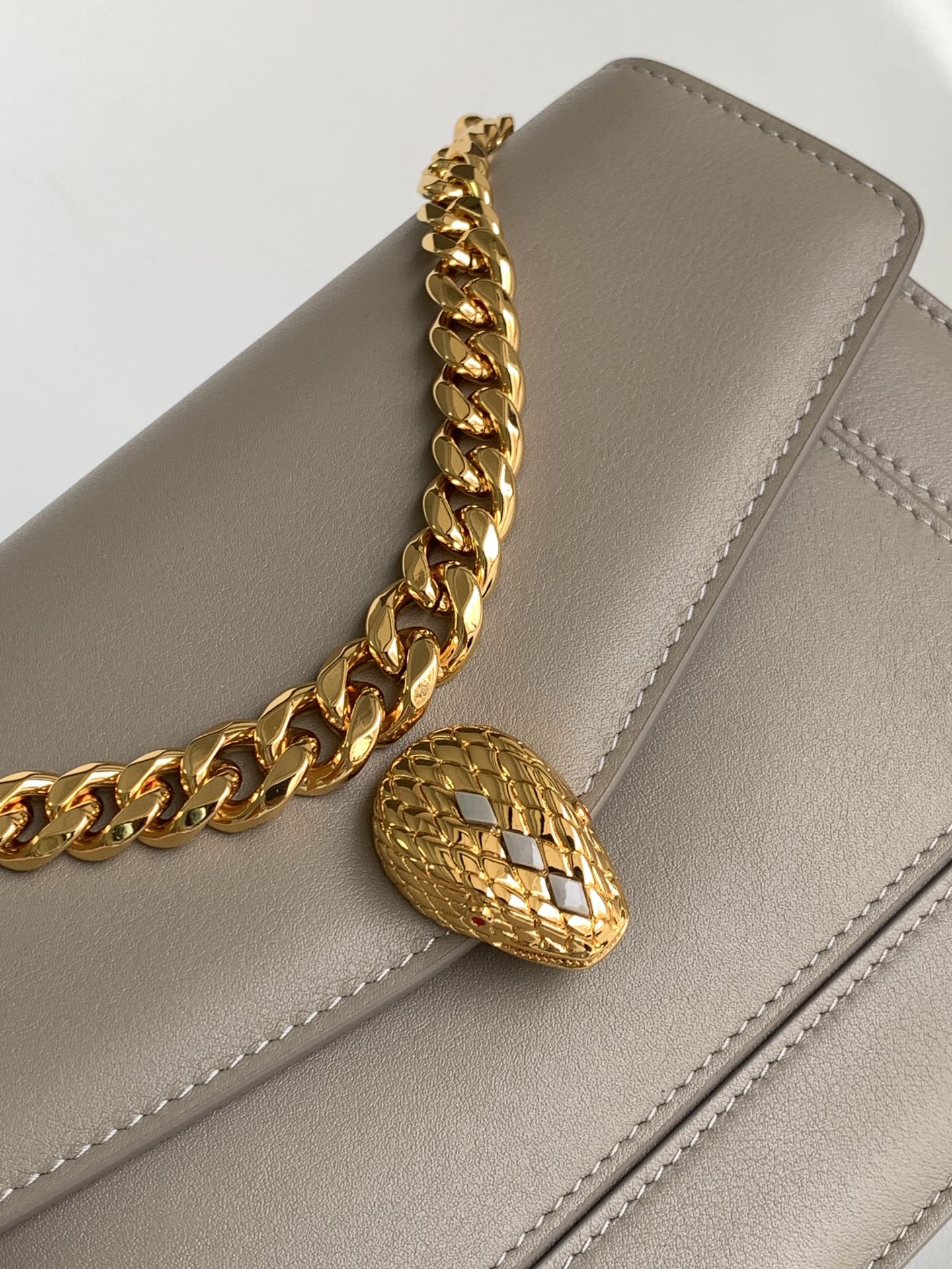 Bagsaaa Bv1g*ai Serpenti East-West Maxi Chain Shoulder Bag In Grey - 25*17*8cm