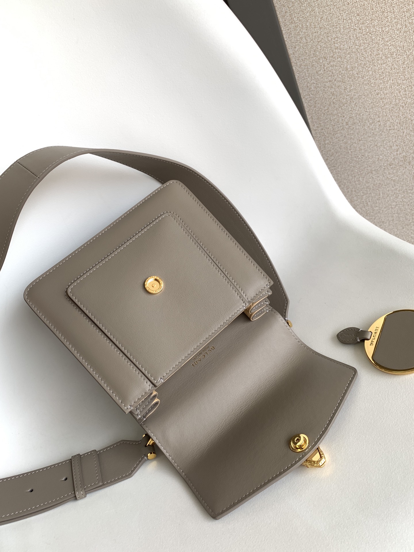 Bagsaaa Bv1g*ai Serpenti East-West Maxi Chain Shoulder Bag In Grey 02 - 25*17*8CM