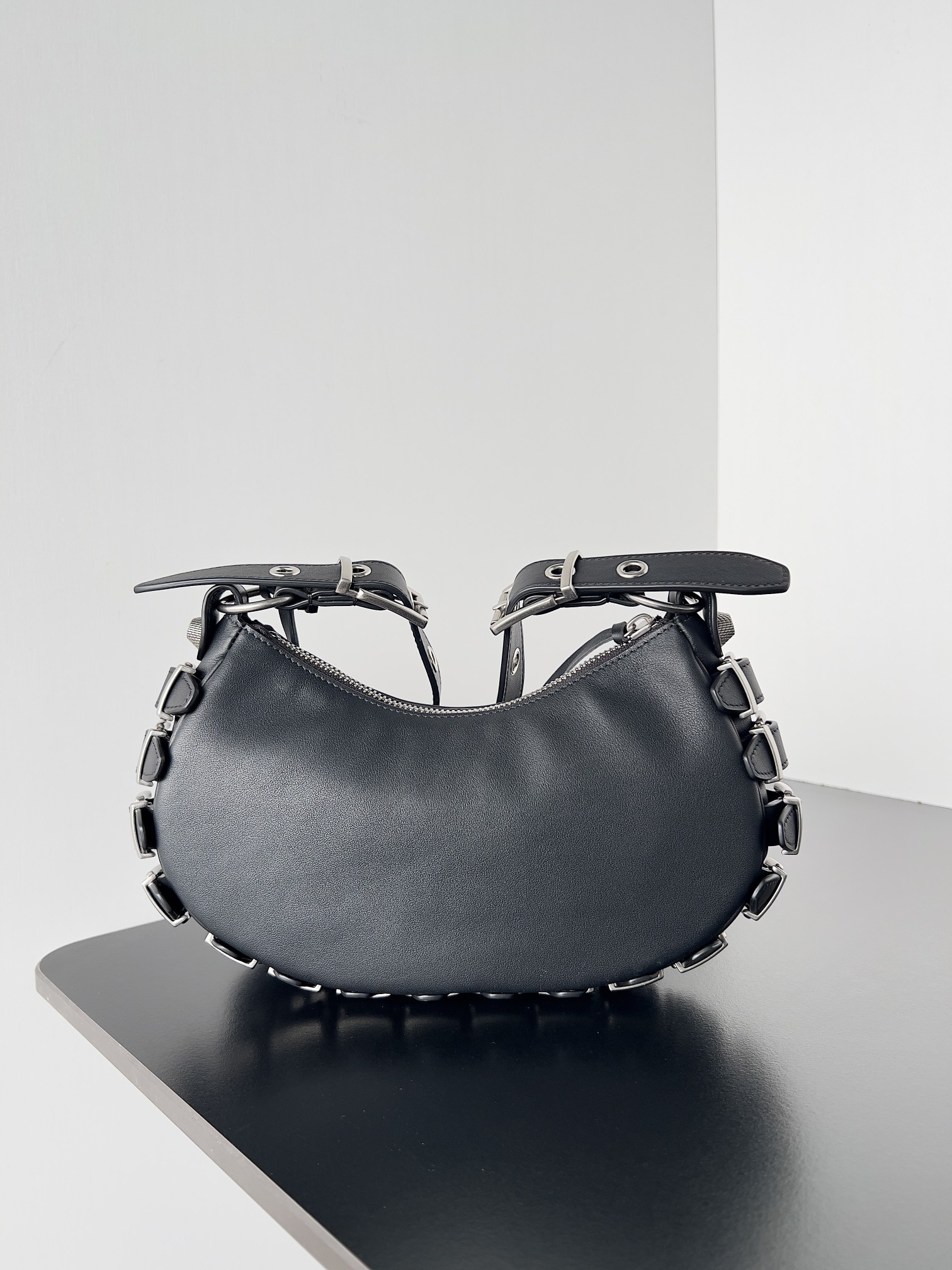 Bagsaaa Ba1en*iaga Le Cagole bag in black - 25.9*16*9.9cm
