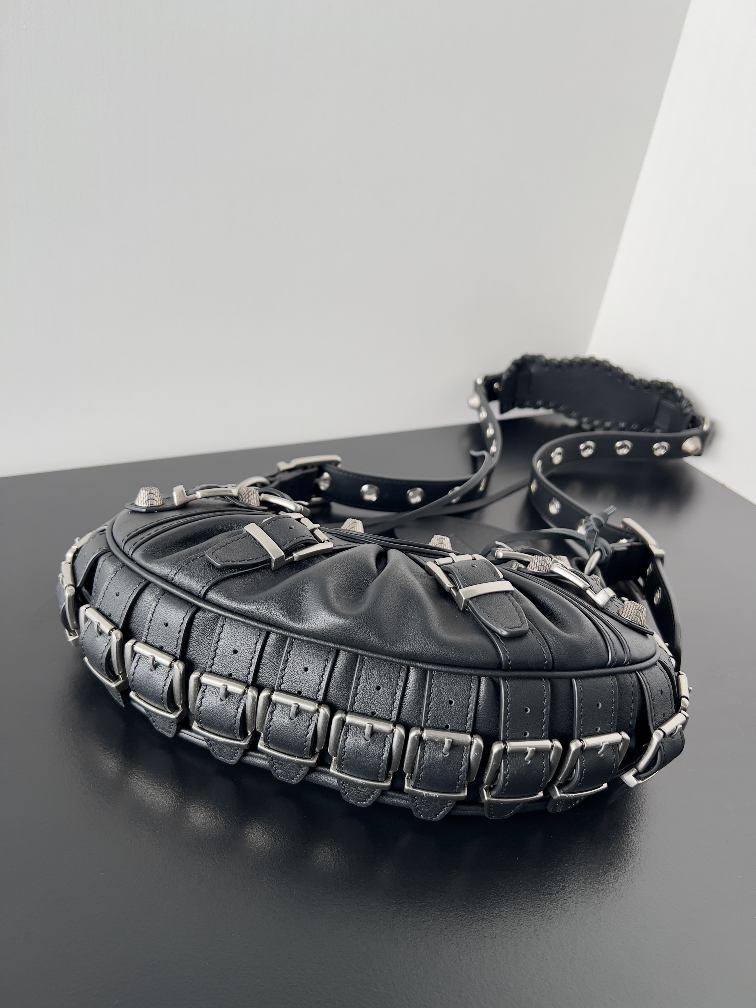 Bagsaaa Ba1en*iaga Le Cagole bag in black - 25.9*16*9.9cm