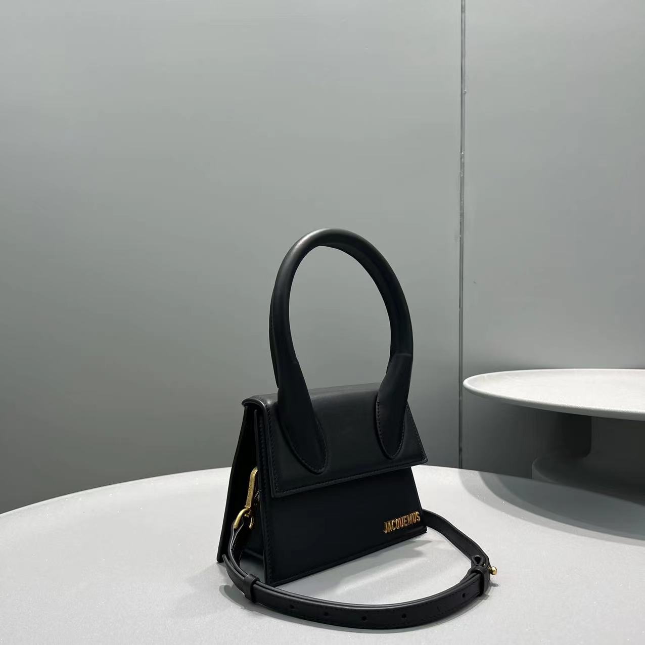 Bagsaaa Jacuqemus Le Chiquito Moyen Bag In Black 18*15.5*8CM
