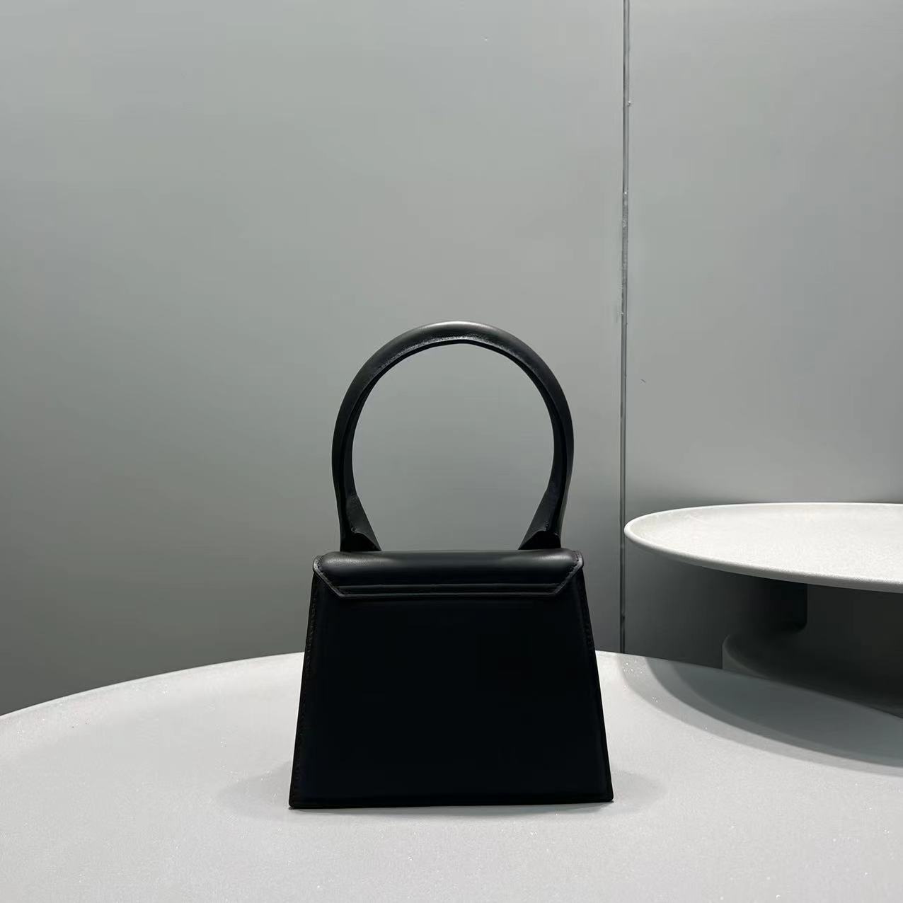 Bagsaaa Jacuqemus Le Chiquito Moyen Bag In Black 18*15.5*8CM